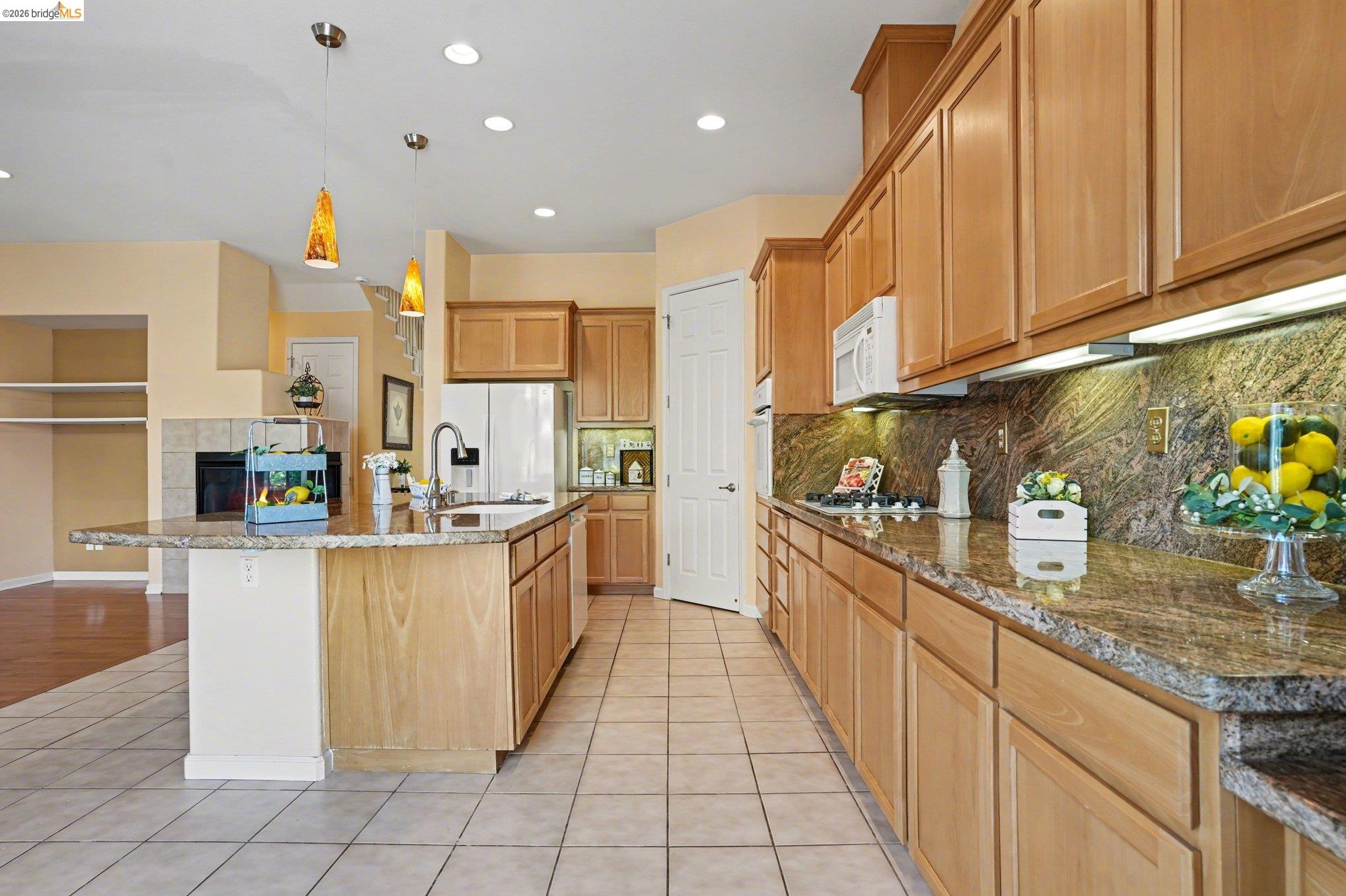 Detail Gallery Image 4 of 58 For 3341 Park Ridge Dr, North Richmond,  CA 94806 - 5 Beds | 4 Baths