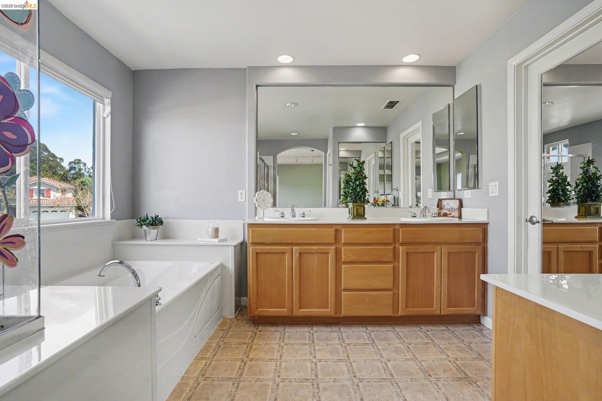 Detail Gallery Image 35 of 58 For 3341 Park Ridge Dr, North Richmond,  CA 94806 - 5 Beds | 4 Baths