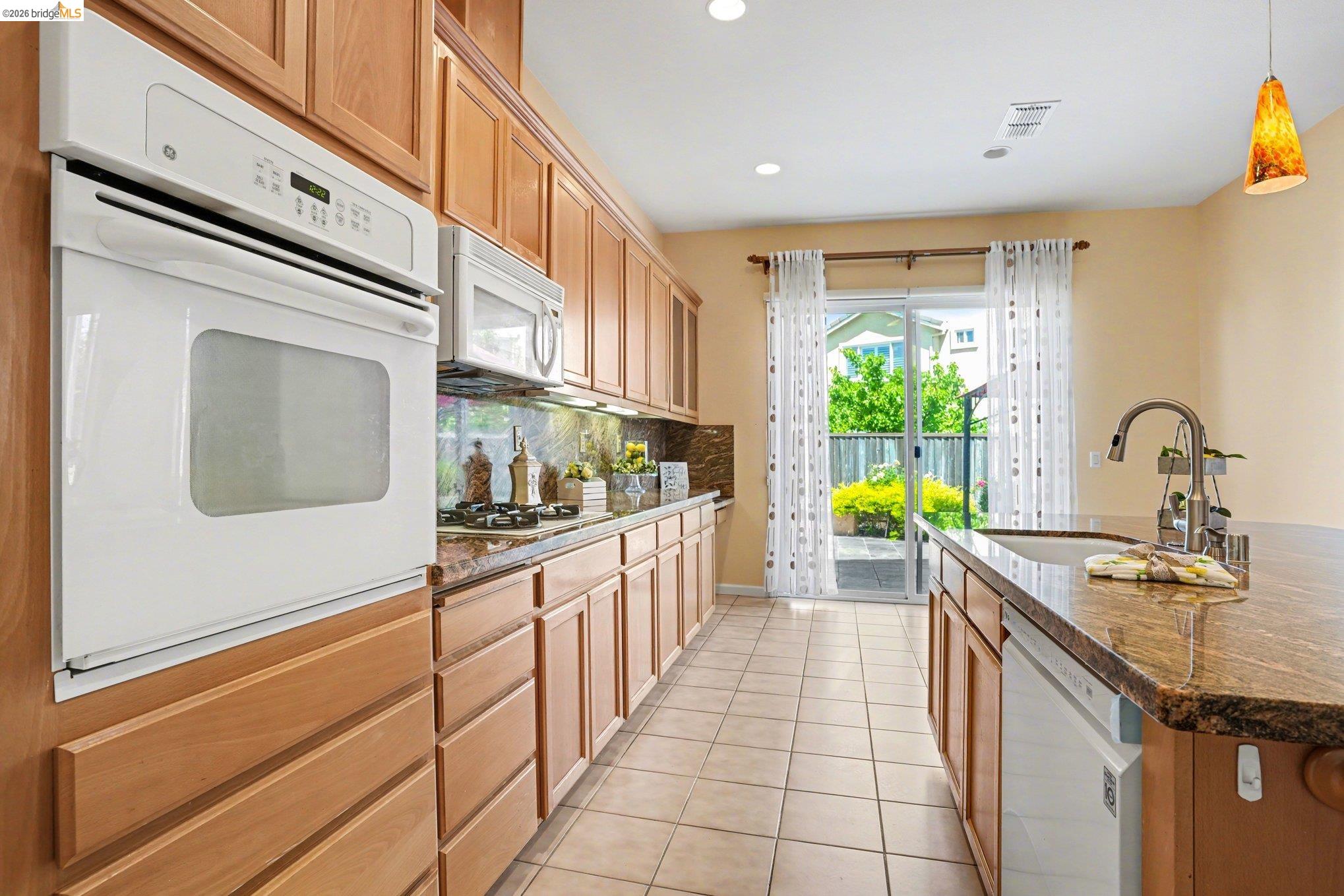 Detail Gallery Image 5 of 58 For 3341 Park Ridge Dr, North Richmond,  CA 94806 - 5 Beds | 4 Baths