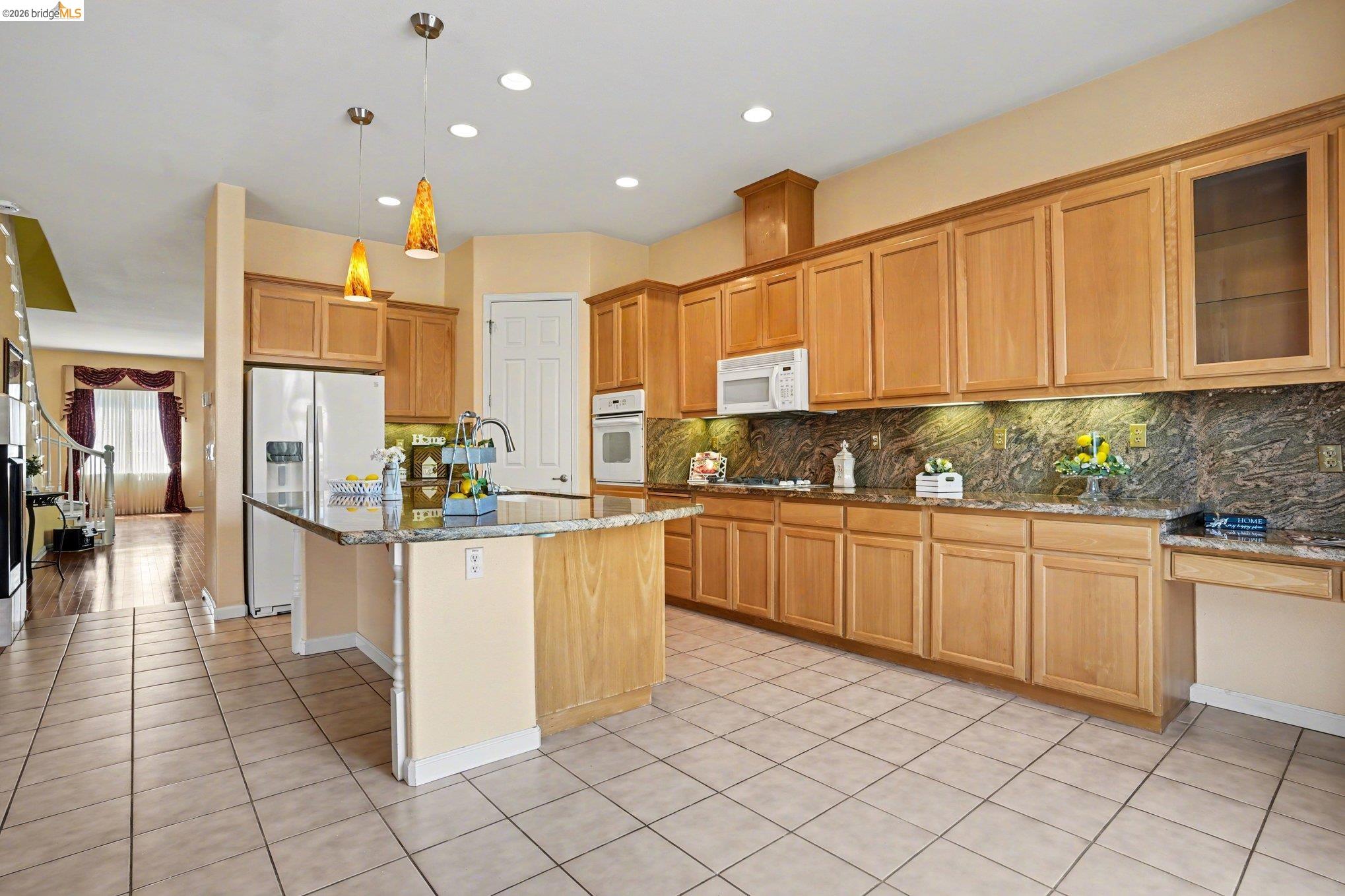 Detail Gallery Image 8 of 58 For 3341 Park Ridge Dr, North Richmond,  CA 94806 - 5 Beds | 4 Baths