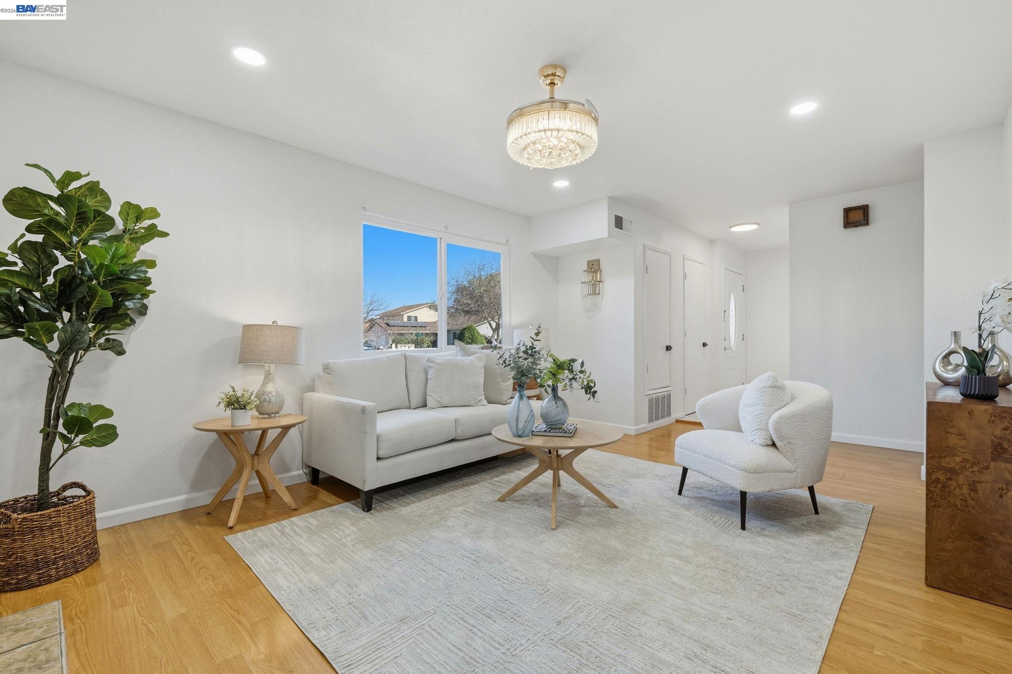 Detail Gallery Image 3 of 26 For 3861 Cosmic Pl, Fremont,  CA 94538 - 4 Beds | 2/1 Baths