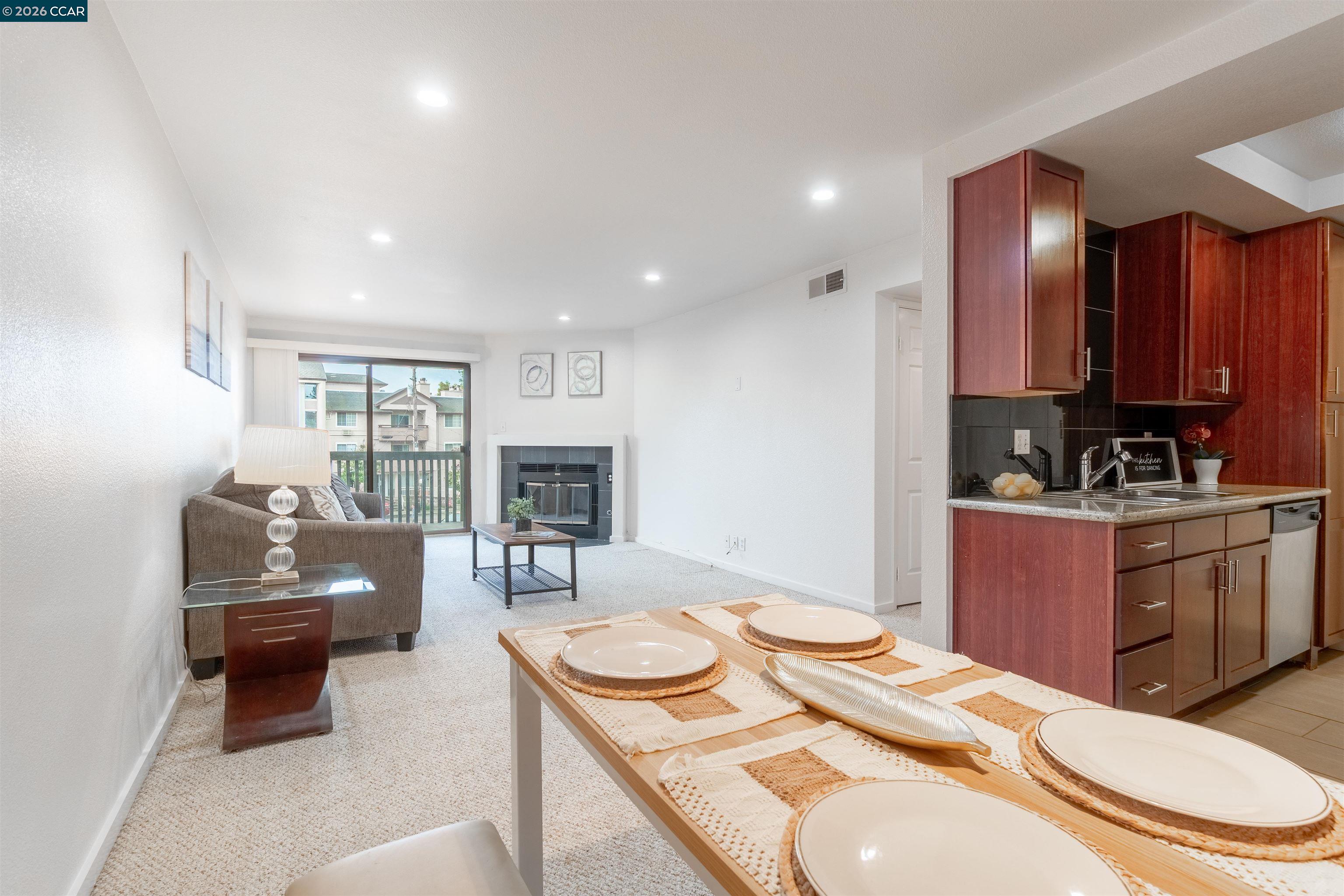 Detail Gallery Image 12 of 38 For 1315 a St #206,  Hayward,  CA 94541 - 2 Beds | 2 Baths