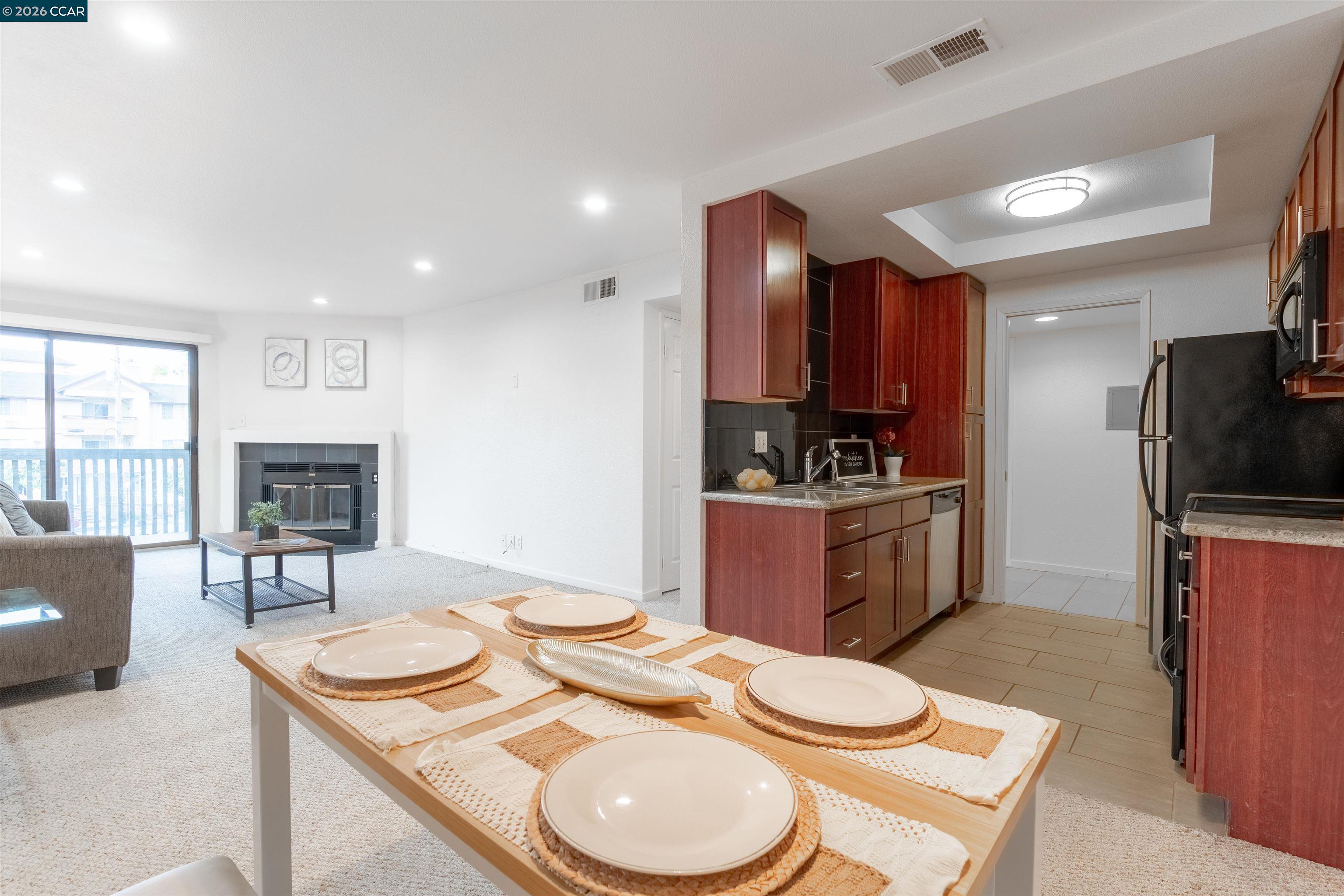 Detail Gallery Image 13 of 38 For 1315 a St #206,  Hayward,  CA 94541 - 2 Beds | 2 Baths