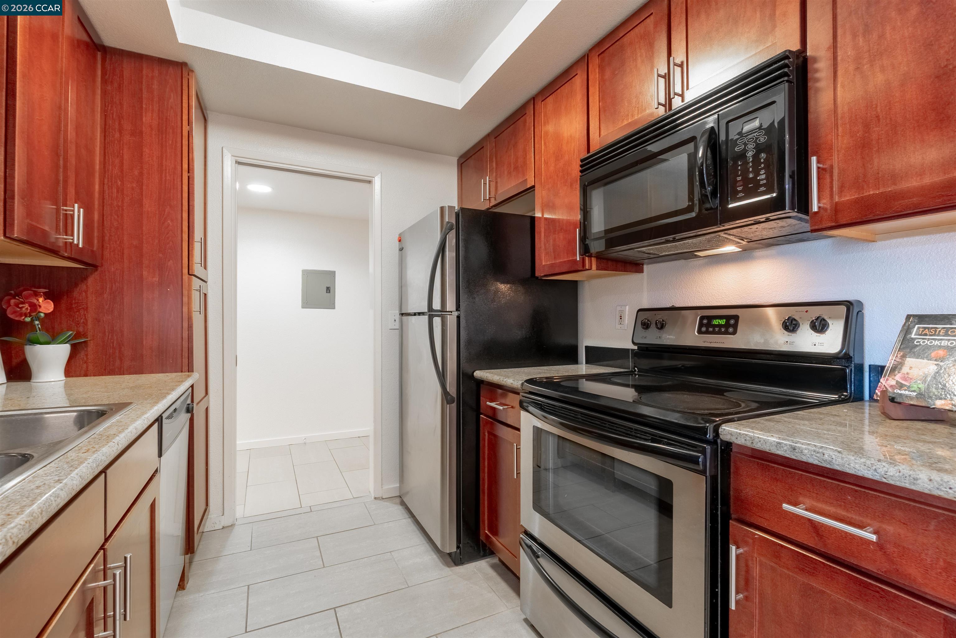 Detail Gallery Image 10 of 38 For 1315 a St #206,  Hayward,  CA 94541 - 2 Beds | 2 Baths