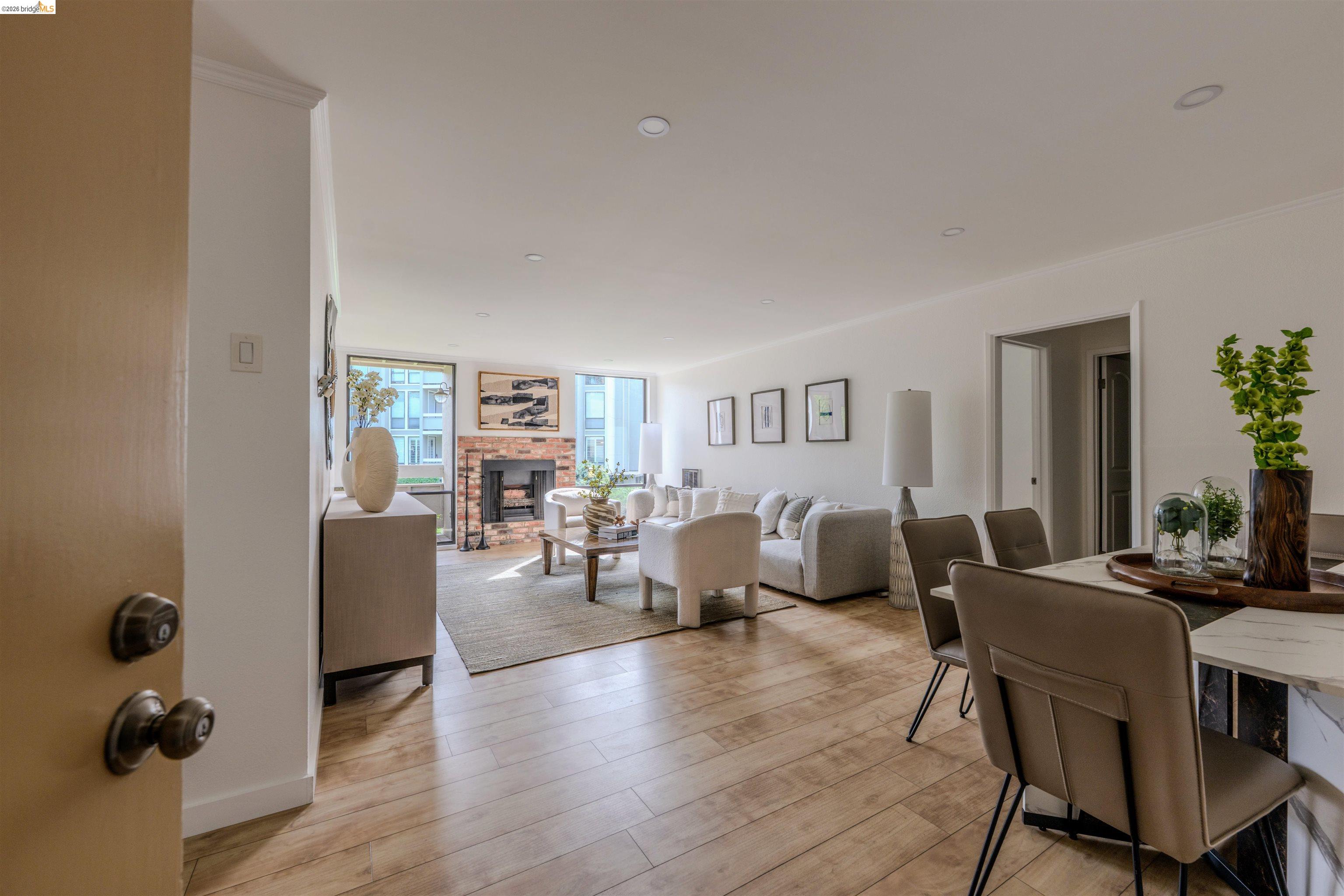 Detail Gallery Image 4 of 26 For 1171 Compass Ln #113,  Foster City,  CA 94404 - 3 Beds | 2 Baths