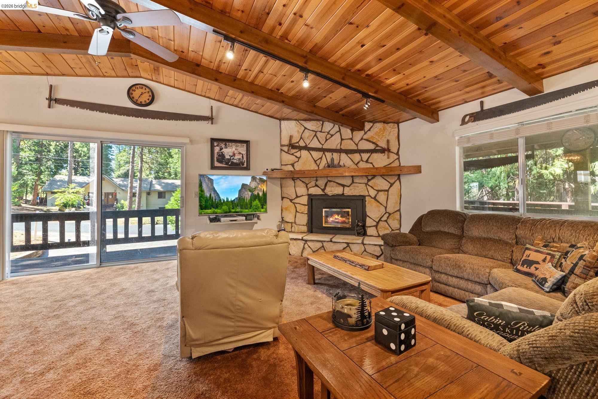 Detail Gallery Image 2 of 22 For 2119 Silverado Way, Arnold,  CA 95223 - 3 Beds | 2/1 Baths