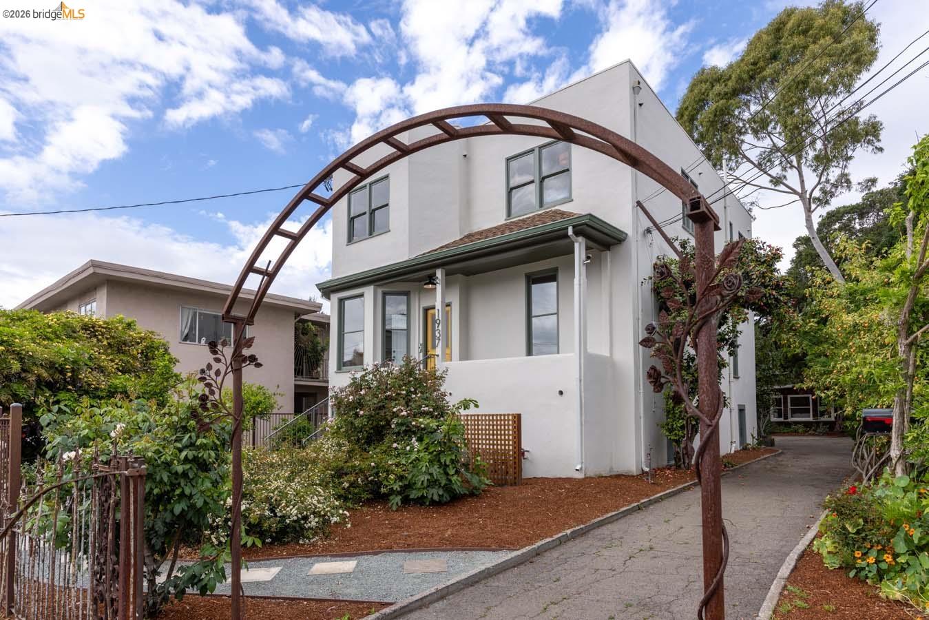 Detail Gallery Image 3 of 60 For 1937 Haste St, Berkeley,  CA 94704 - – Beds | – Baths