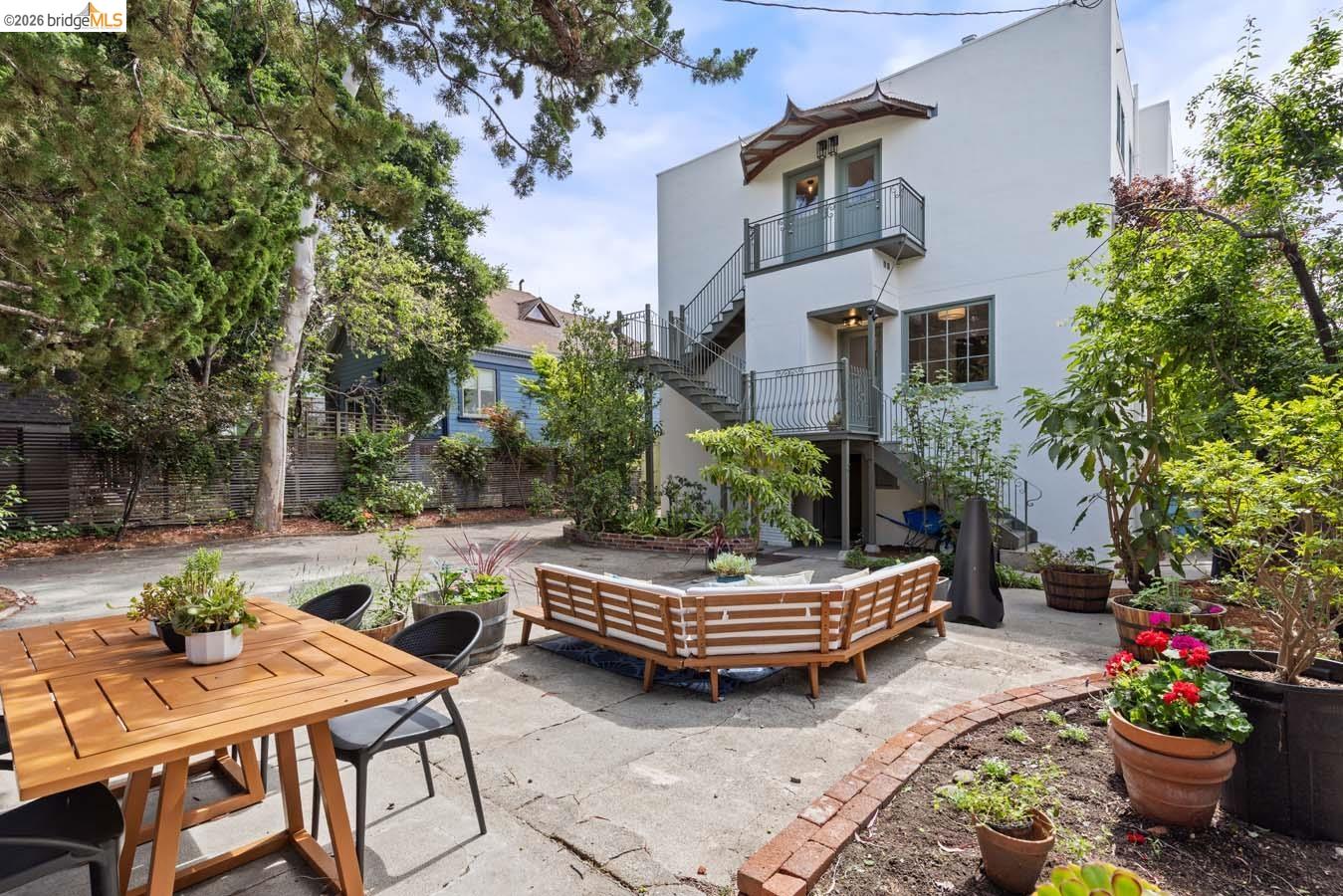 Detail Gallery Image 5 of 60 For 1937 Haste St, Berkeley,  CA 94704 - – Beds | – Baths