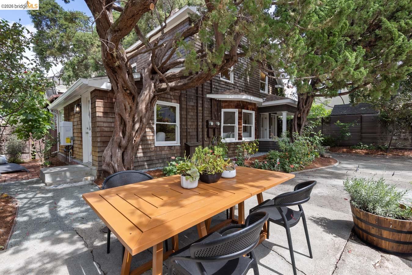 Detail Gallery Image 6 of 60 For 1937 Haste St, Berkeley,  CA 94704 - – Beds | – Baths