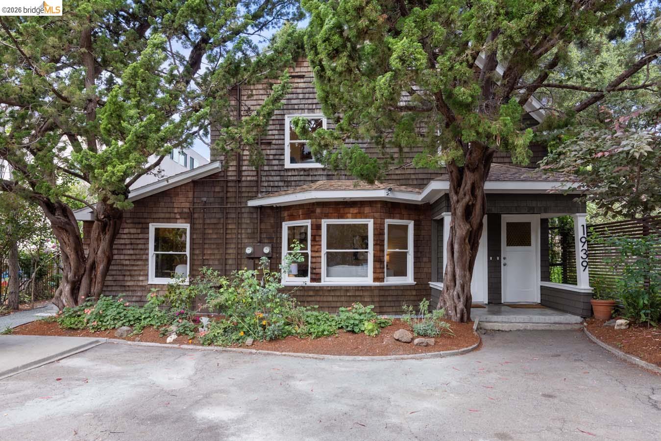 Detail Gallery Image 9 of 60 For 1937 Haste St, Berkeley,  CA 94704 - – Beds | – Baths