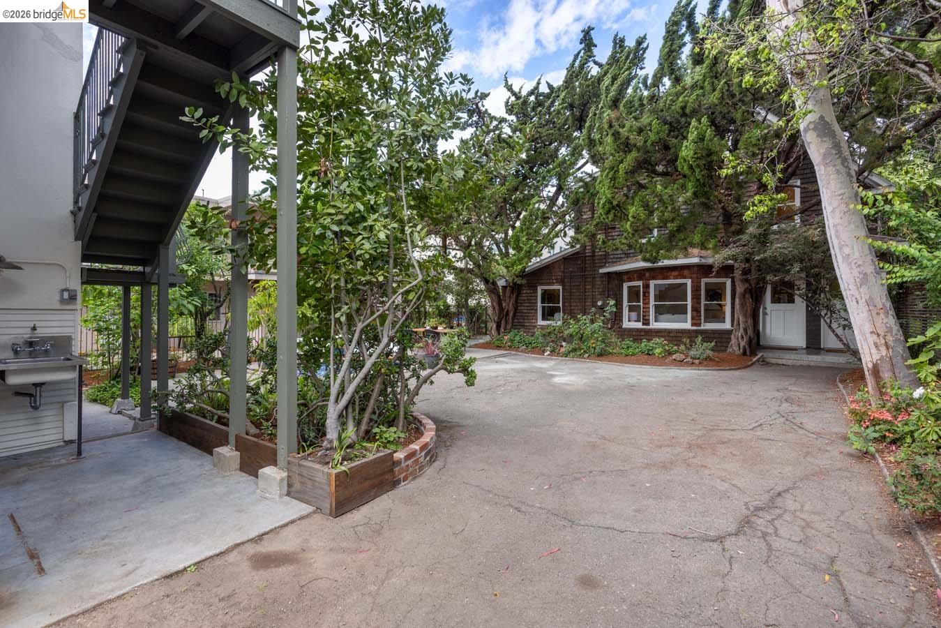 Detail Gallery Image 10 of 60 For 1937 Haste St, Berkeley,  CA 94704 - – Beds | – Baths