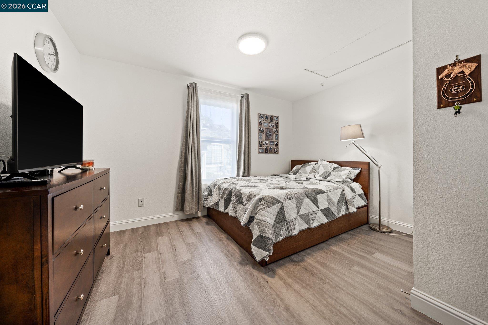 Detail Gallery Image 15 of 44 For 2517 Filbert St, Oakland,  CA 94607 - 4 Beds | 2 Baths