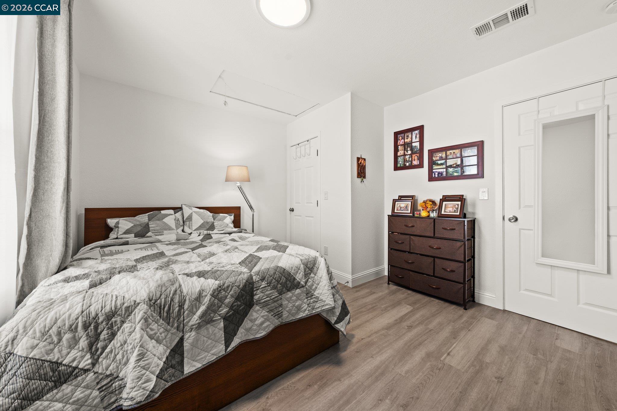 Detail Gallery Image 16 of 44 For 2517 Filbert St, Oakland,  CA 94607 - 4 Beds | 2 Baths