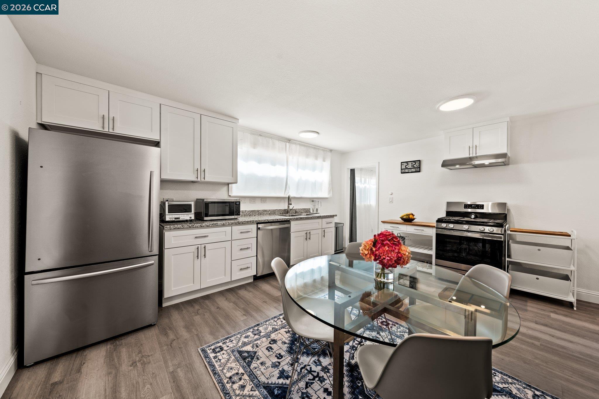 Detail Gallery Image 19 of 44 For 2517 Filbert St, Oakland,  CA 94607 - 4 Beds | 2 Baths