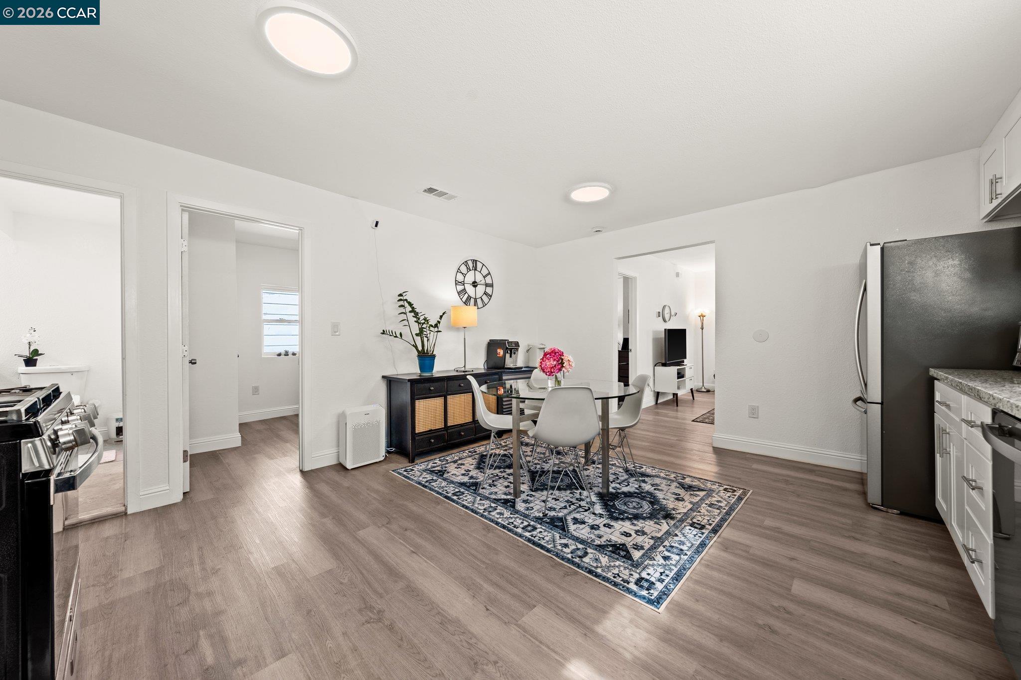 Detail Gallery Image 20 of 44 For 2517 Filbert St, Oakland,  CA 94607 - 4 Beds | 2 Baths