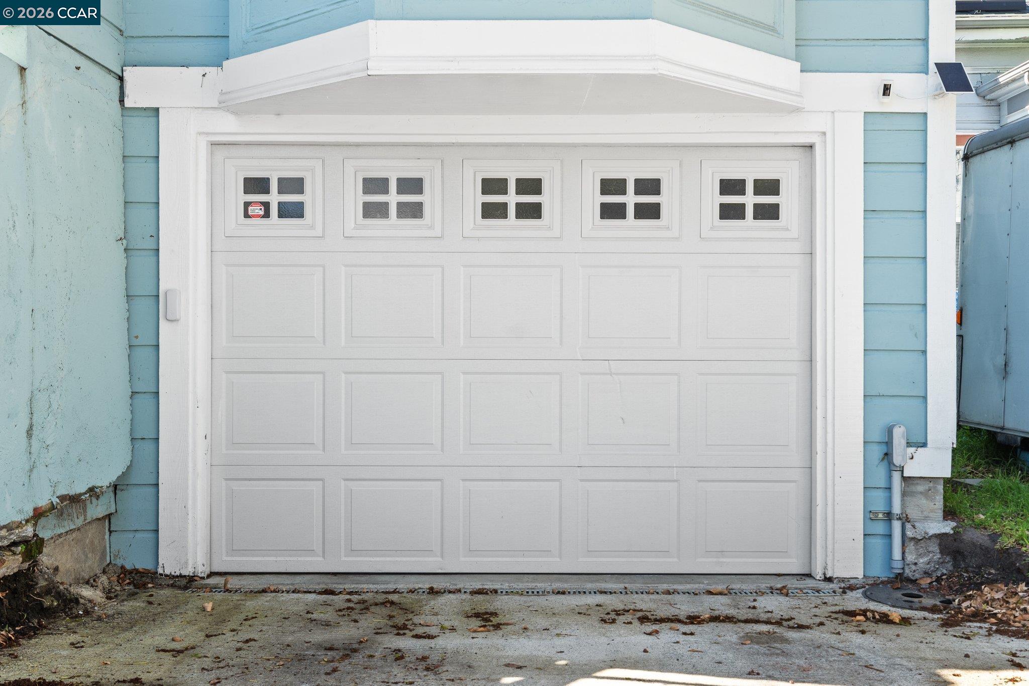 Detail Gallery Image 3 of 44 For 2517 Filbert St, Oakland,  CA 94607 - 4 Beds | 2 Baths