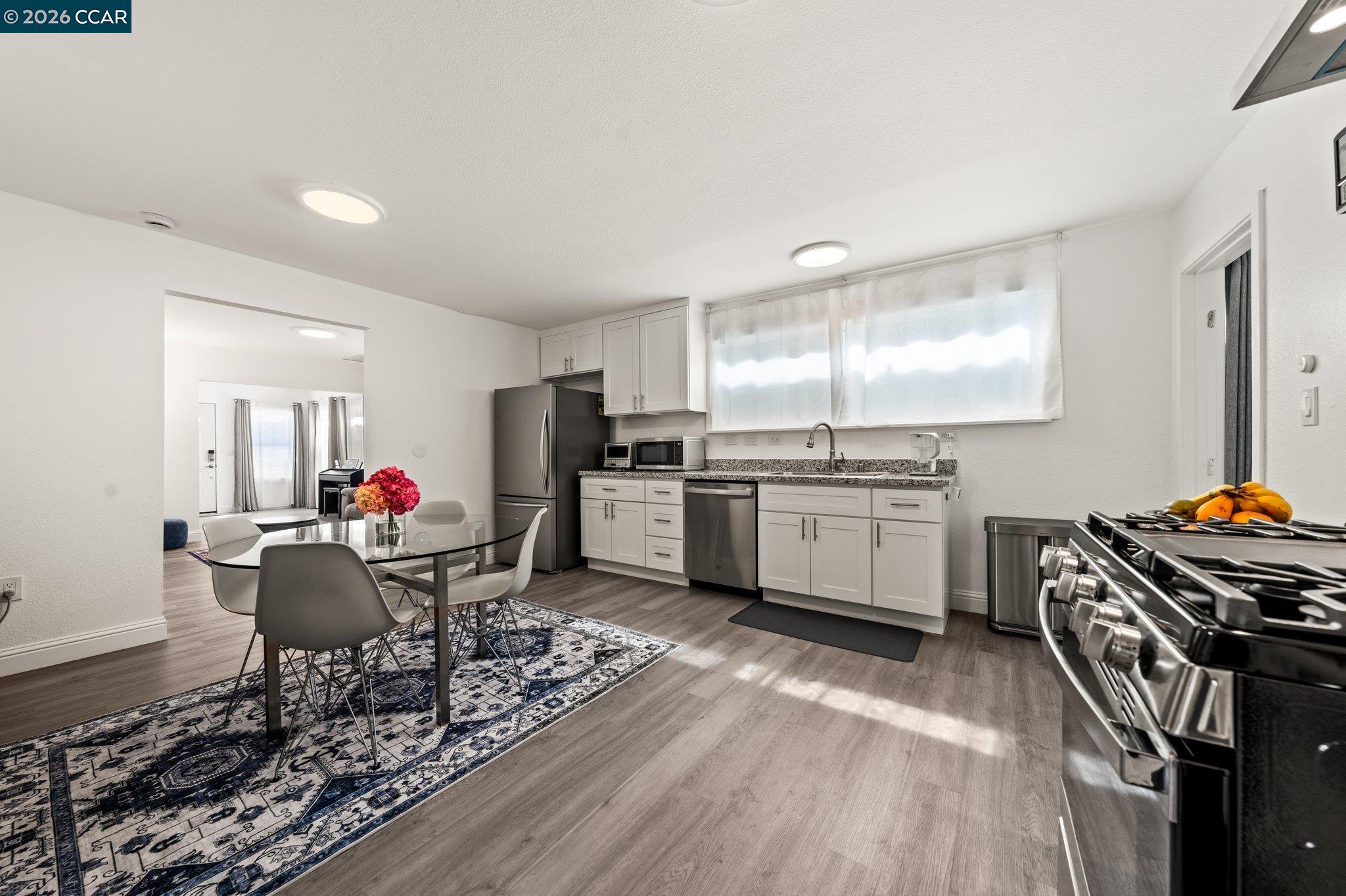 Detail Gallery Image 21 of 44 For 2517 Filbert St, Oakland,  CA 94607 - 4 Beds | 2 Baths