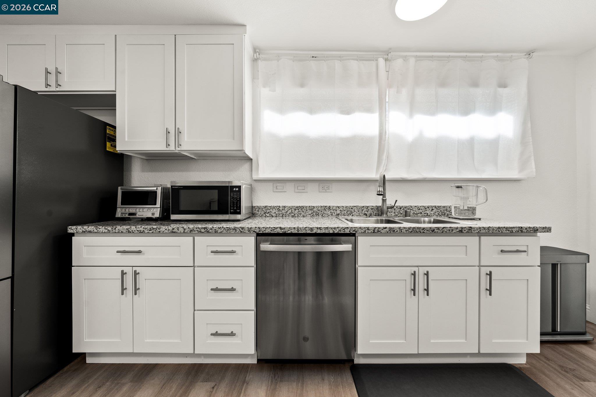 Detail Gallery Image 22 of 44 For 2517 Filbert St, Oakland,  CA 94607 - 4 Beds | 2 Baths