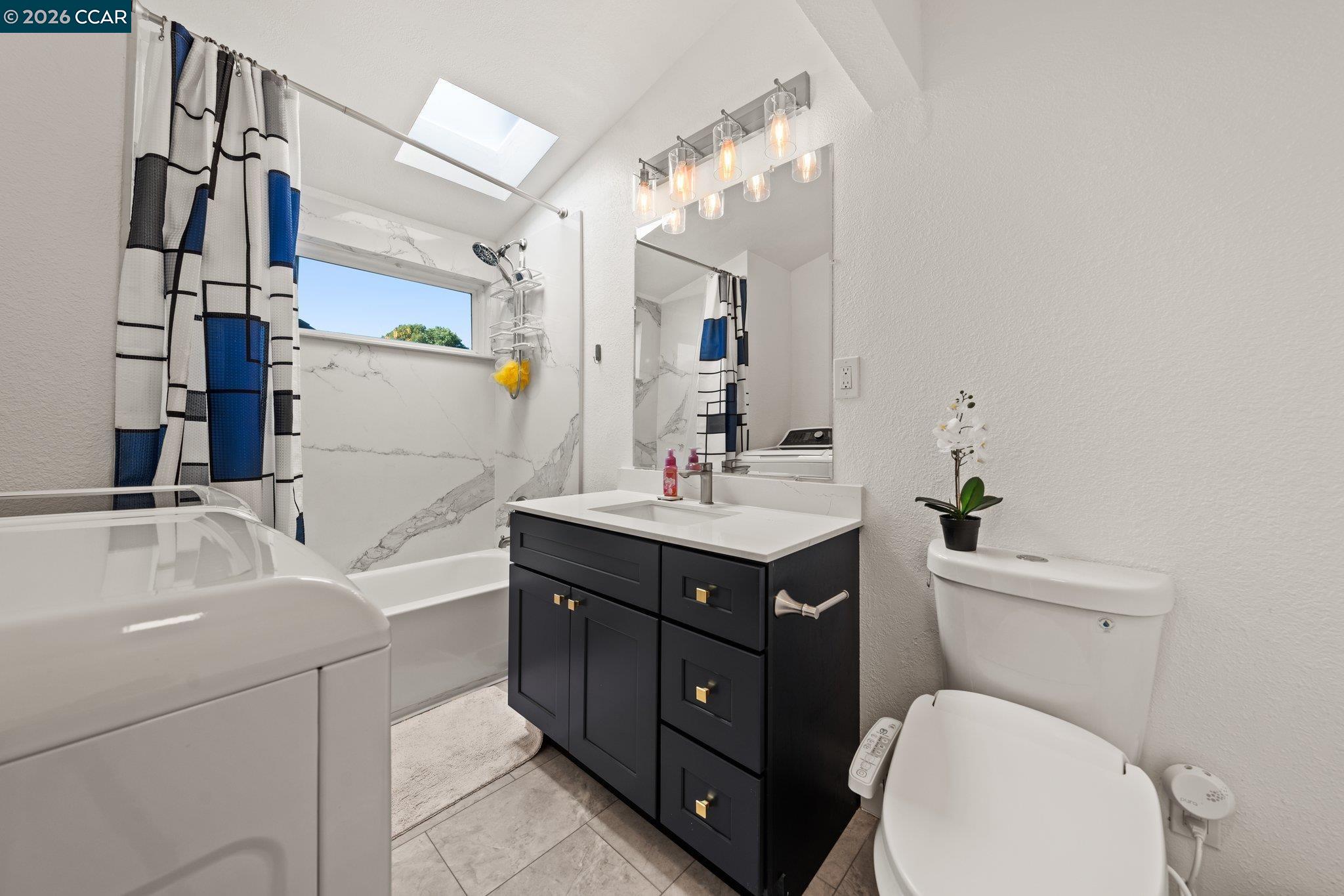 Detail Gallery Image 23 of 44 For 2517 Filbert St, Oakland,  CA 94607 - 4 Beds | 2 Baths