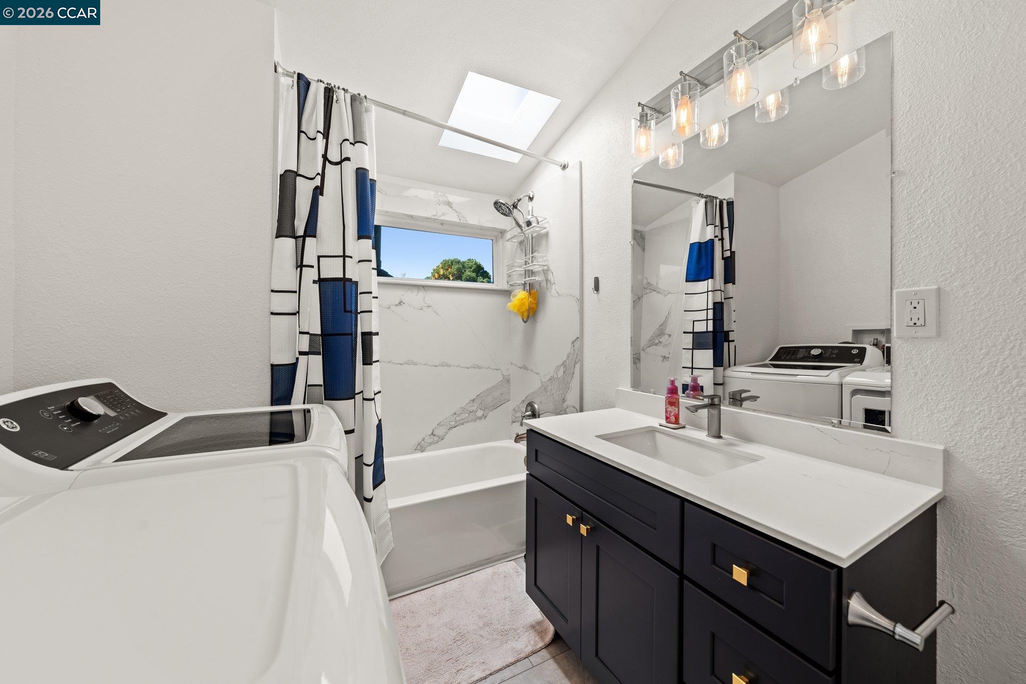 Detail Gallery Image 24 of 44 For 2517 Filbert St, Oakland,  CA 94607 - 4 Beds | 2 Baths