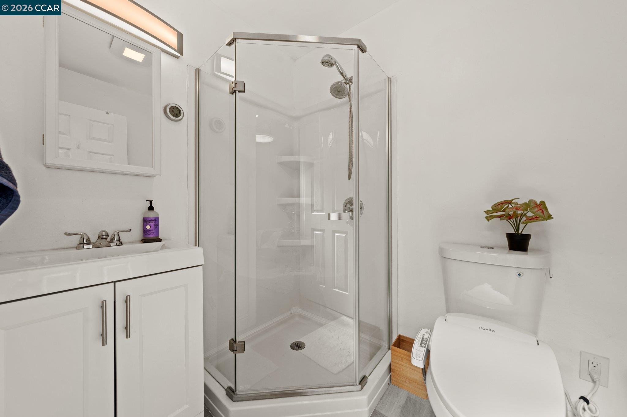 Detail Gallery Image 29 of 44 For 2517 Filbert St, Oakland,  CA 94607 - 4 Beds | 2 Baths