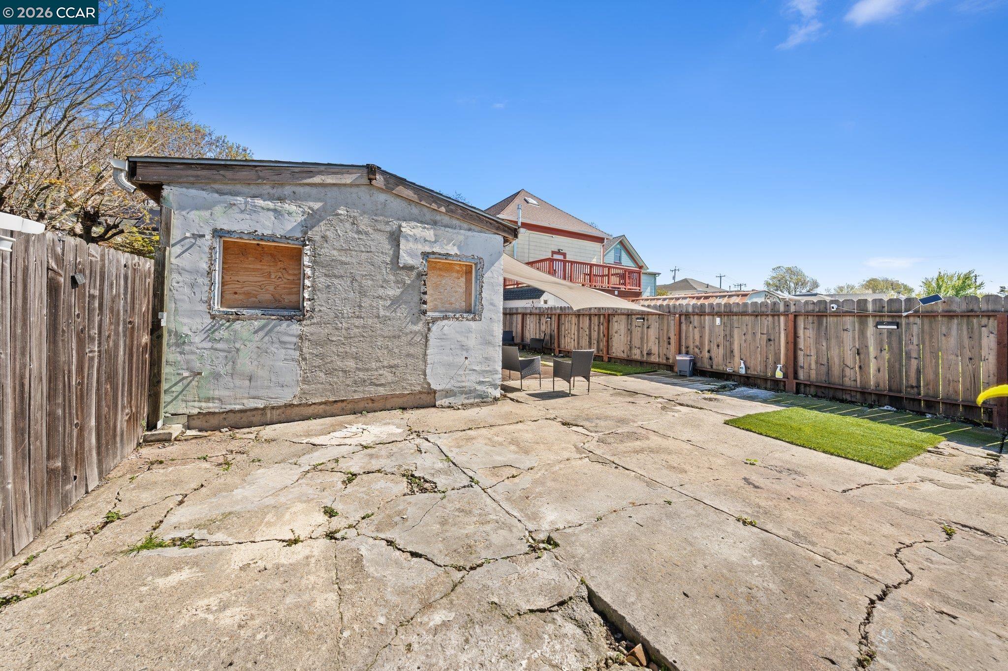 Detail Gallery Image 35 of 44 For 2517 Filbert St, Oakland,  CA 94607 - 4 Beds | 2 Baths