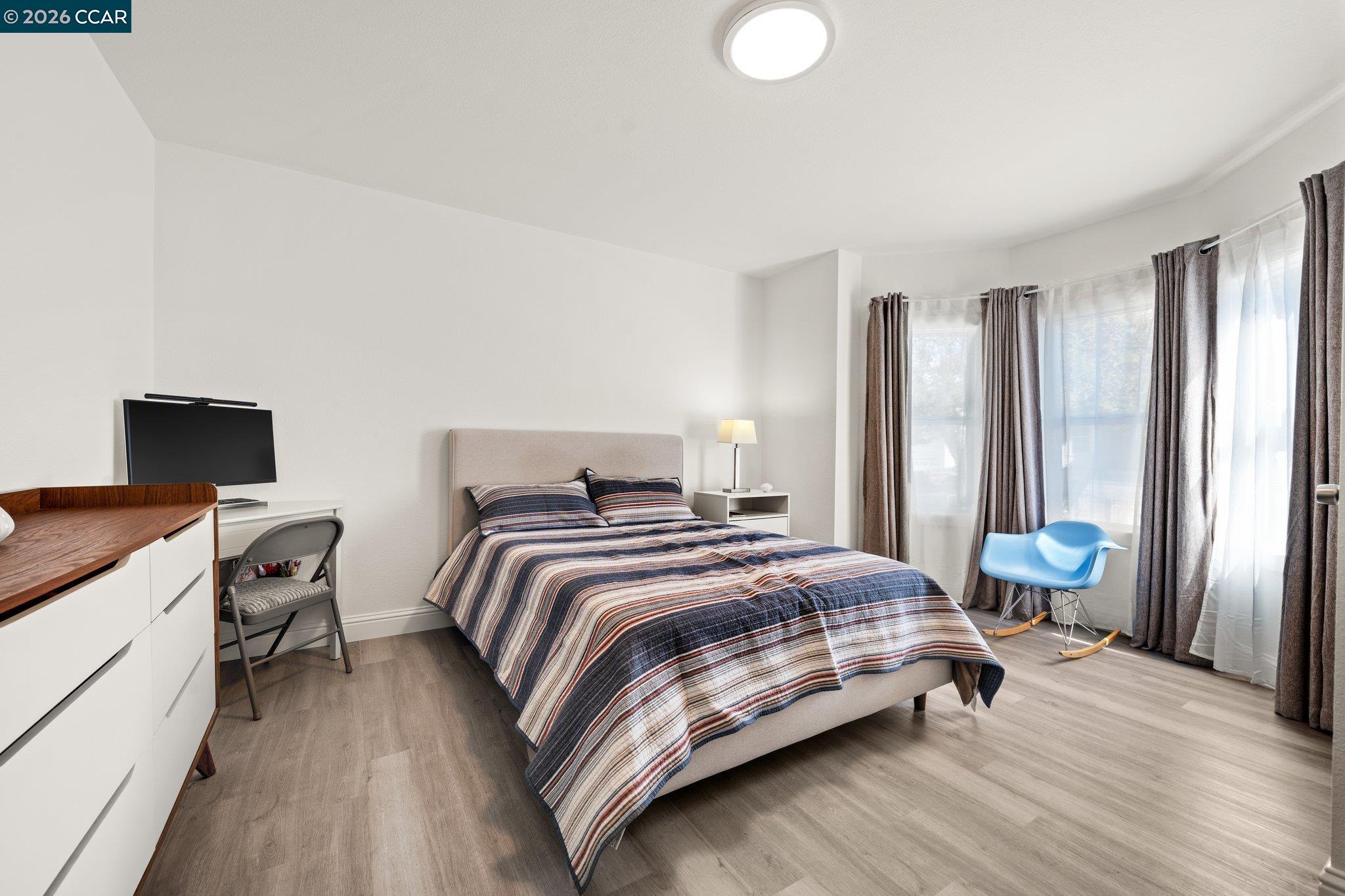 Detail Gallery Image 7 of 44 For 2517 Filbert St, Oakland,  CA 94607 - 4 Beds | 2 Baths