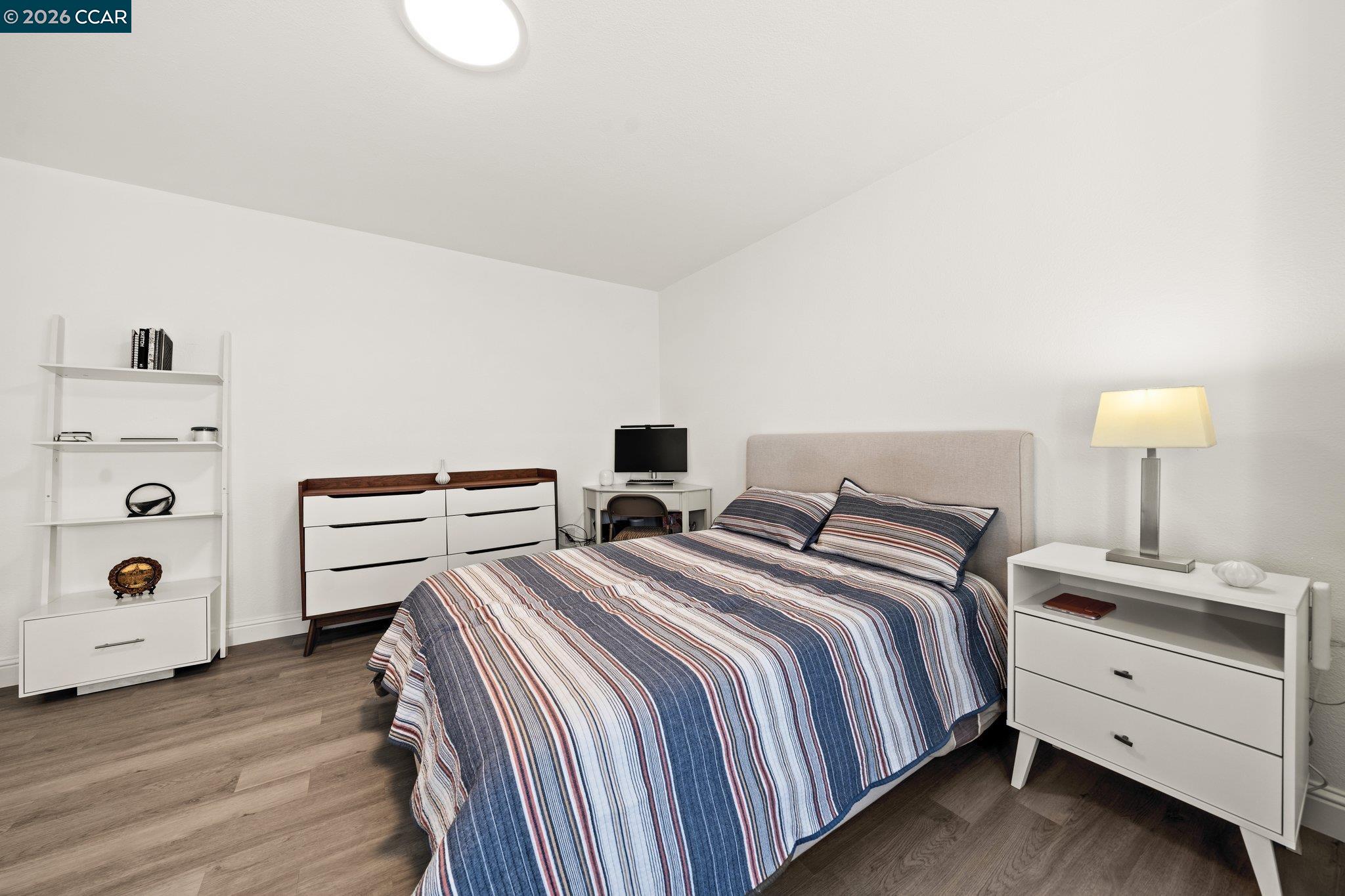 Detail Gallery Image 9 of 44 For 2517 Filbert St, Oakland,  CA 94607 - 4 Beds | 2 Baths