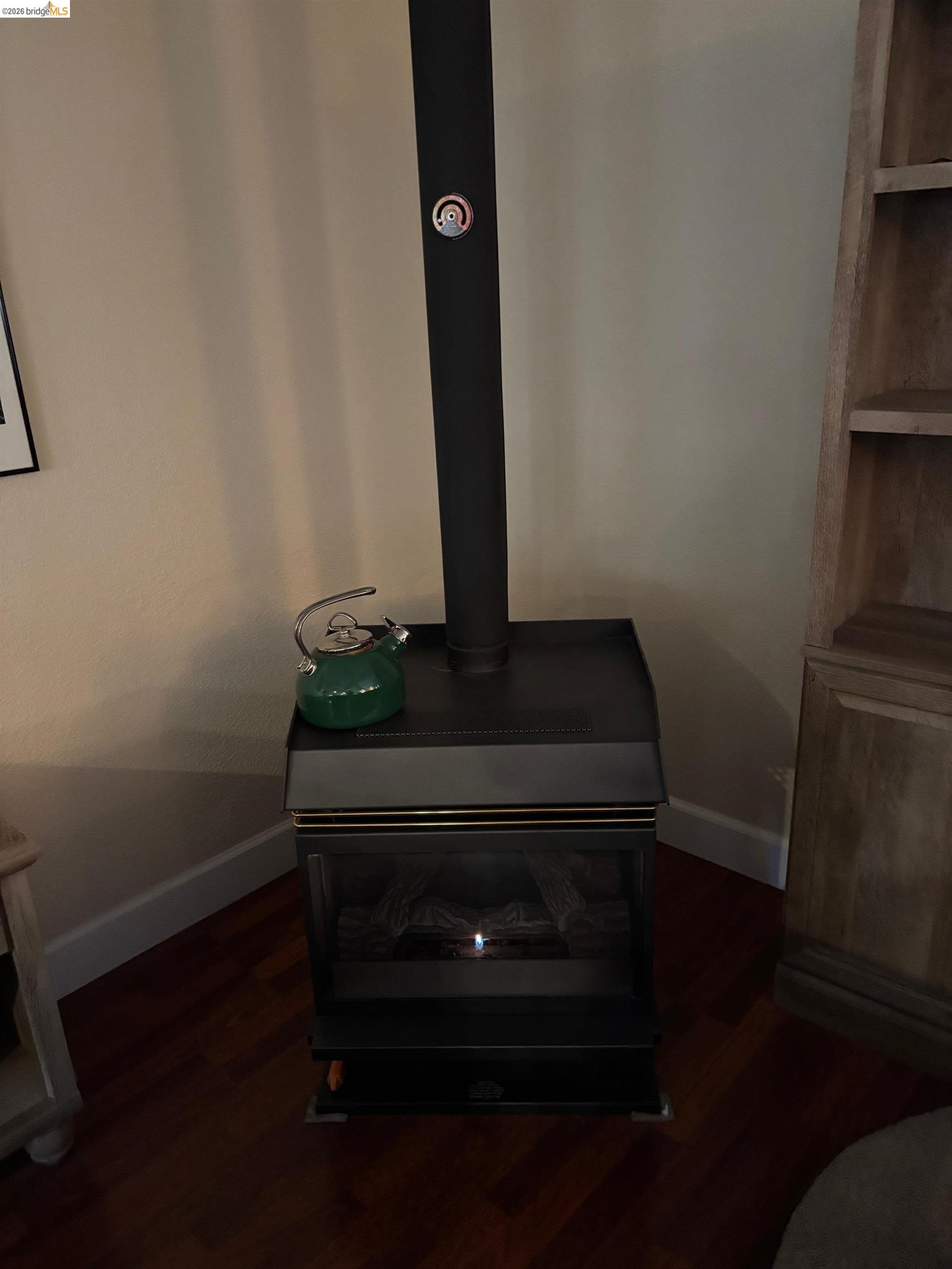 Detail Gallery Image 16 of 46 For 20728 Point View Dr., Groveland,  CA 95321 - 3 Beds | 2/1 Baths