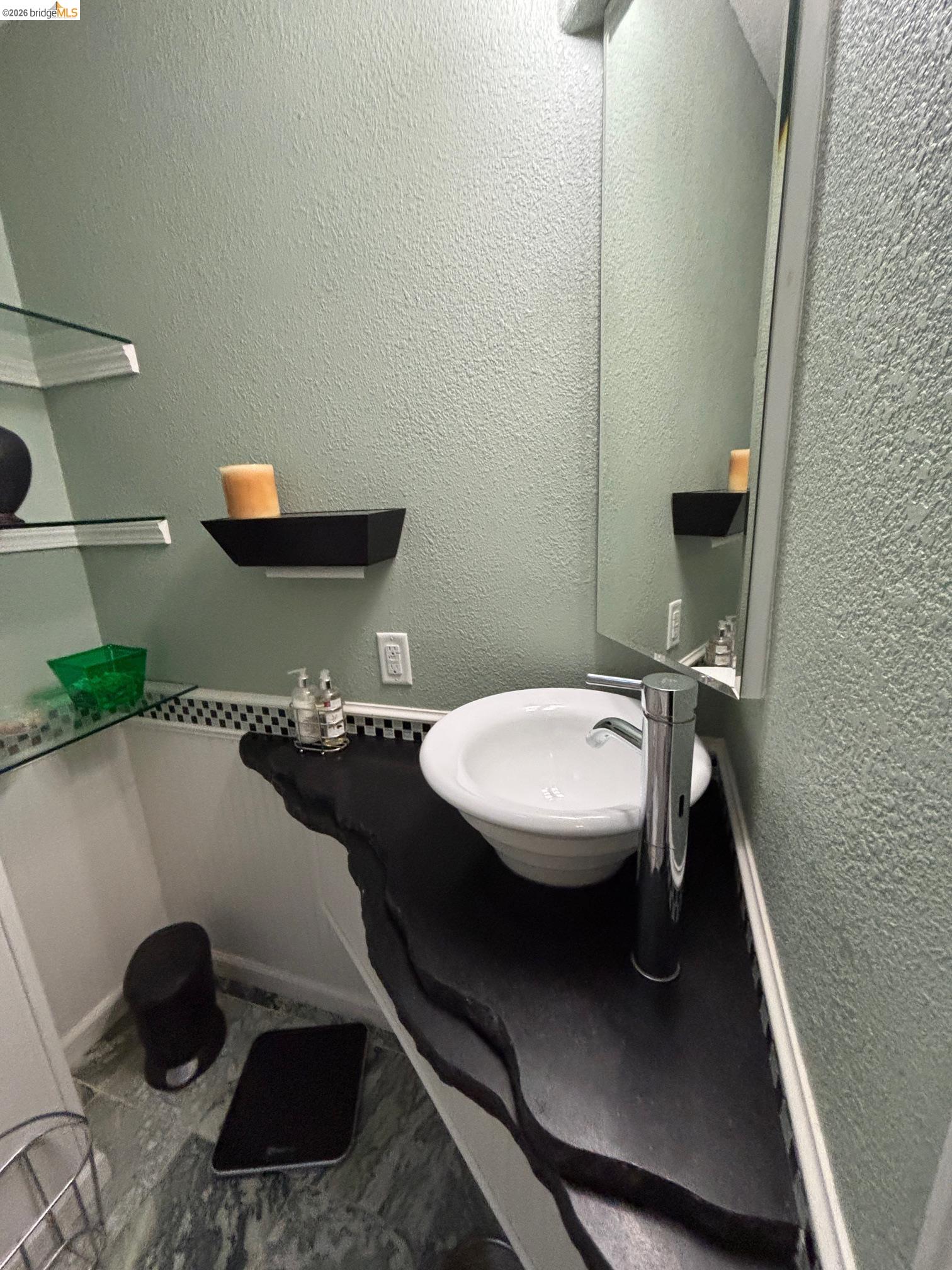 Detail Gallery Image 31 of 46 For 20728 Point View Dr., Groveland,  CA 95321 - 3 Beds | 2/1 Baths