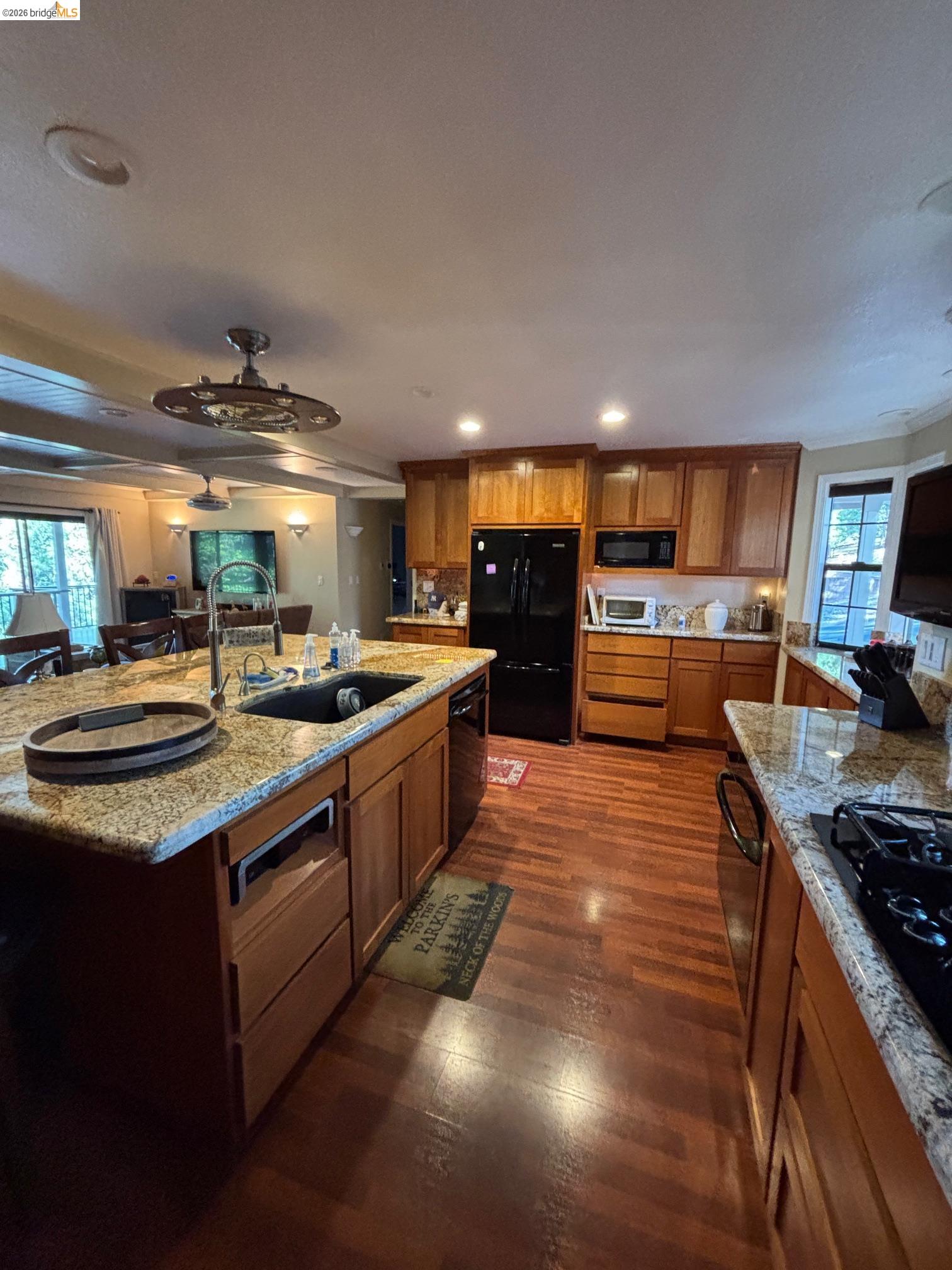 Detail Gallery Image 6 of 46 For 20728 Point View Dr., Groveland,  CA 95321 - 3 Beds | 2/1 Baths