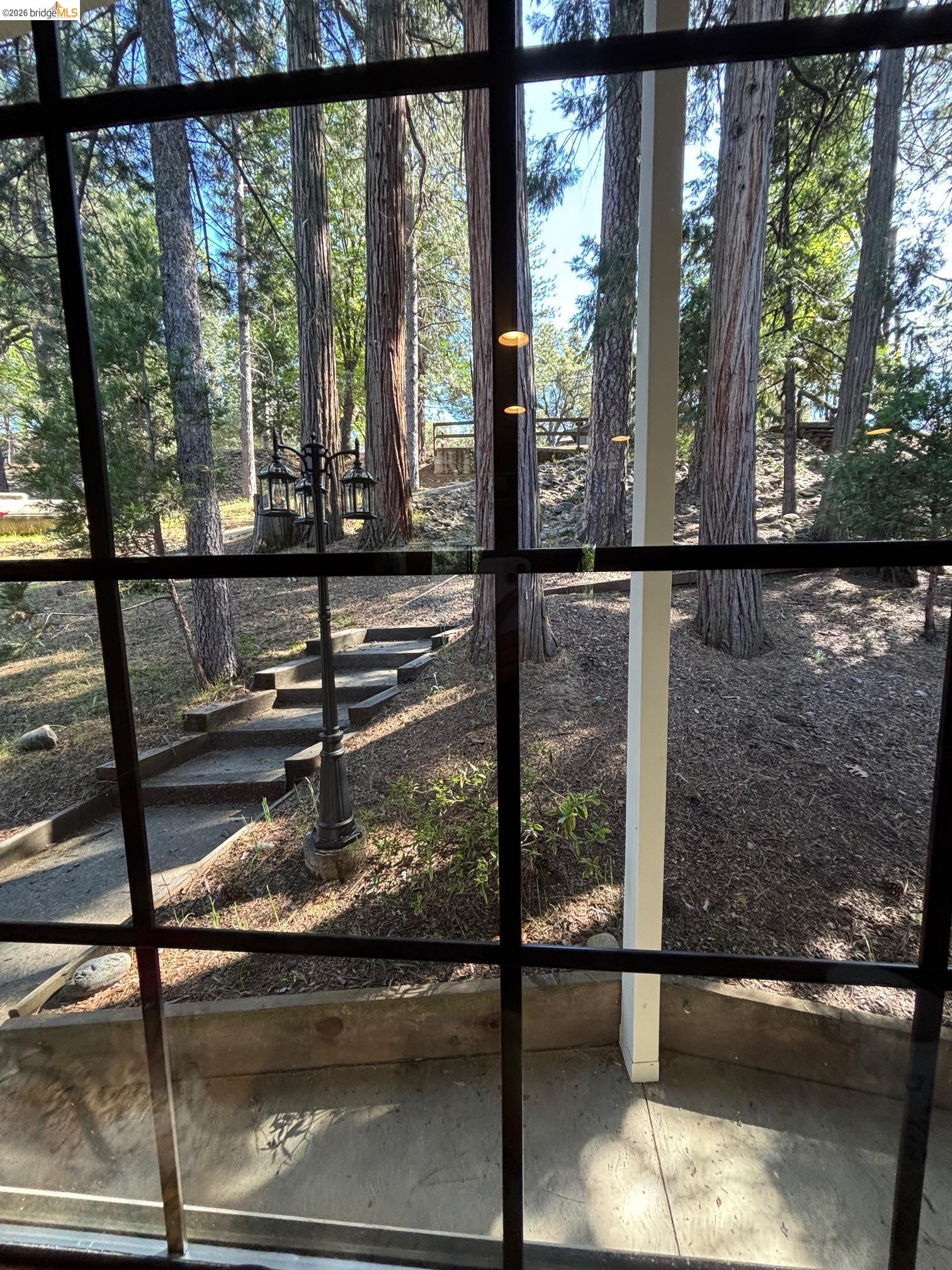 Detail Gallery Image 7 of 46 For 20728 Point View Dr., Groveland,  CA 95321 - 3 Beds | 2/1 Baths