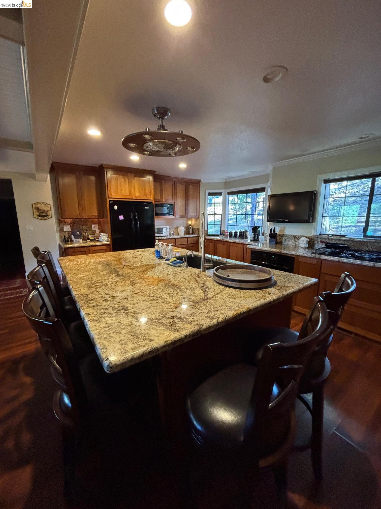 Detail Gallery Image 9 of 46 For 20728 Point View Dr., Groveland,  CA 95321 - 3 Beds | 2/1 Baths