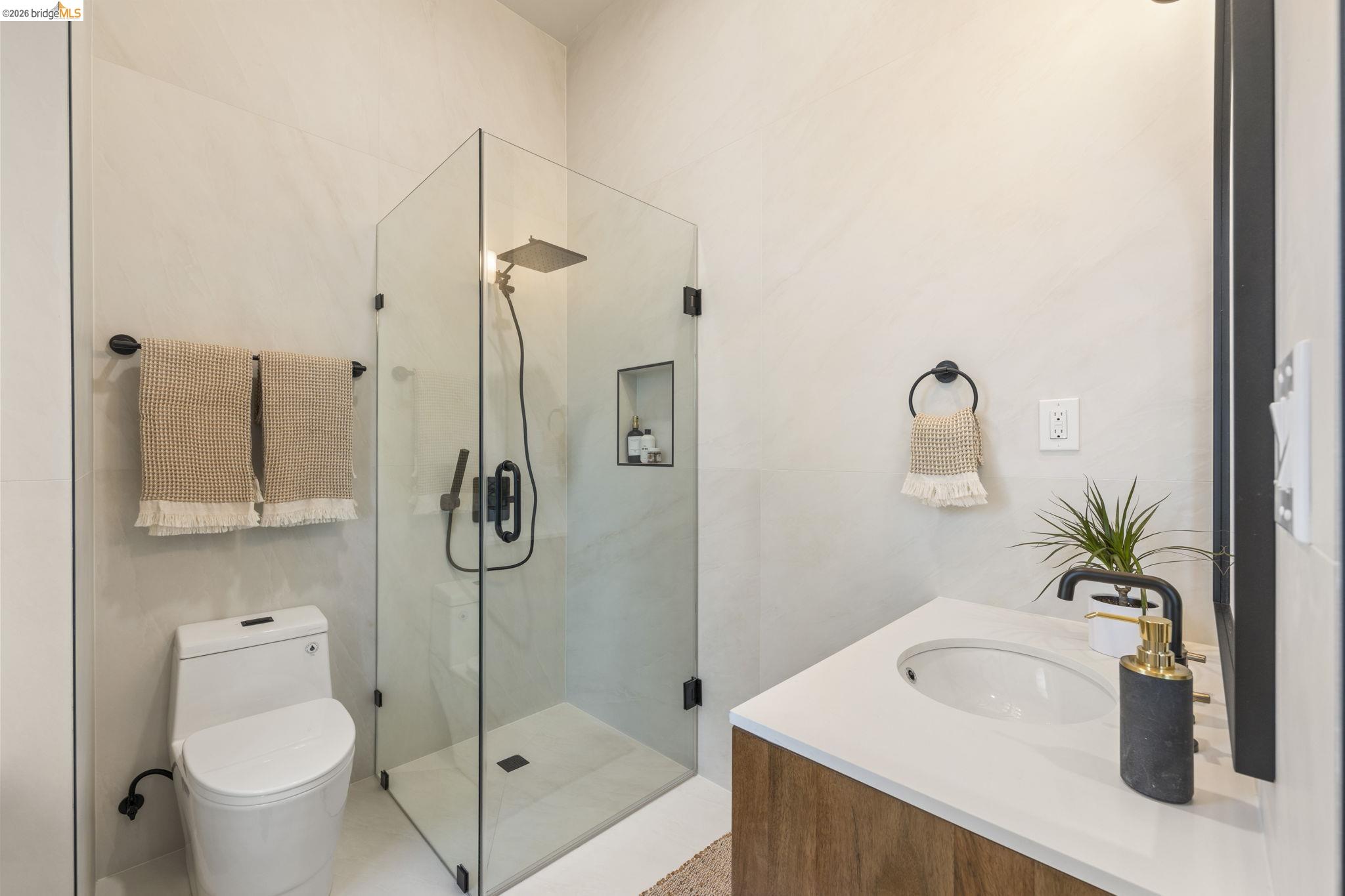 Detail Gallery Image 18 of 42 For 1325 Henry St, Berkeley,  CA 94709 - 3 Beds | 3 Baths