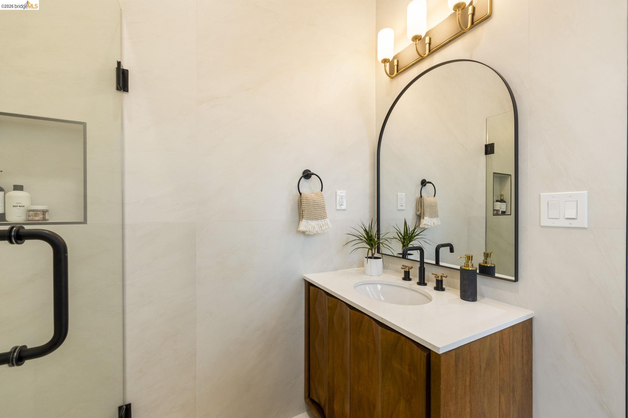 Detail Gallery Image 19 of 42 For 1325 Henry St, Berkeley,  CA 94709 - 3 Beds | 3 Baths