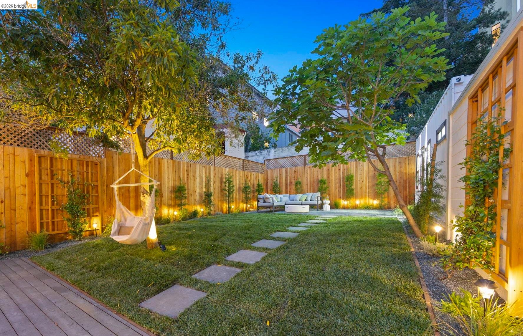 Detail Gallery Image 3 of 42 For 1325 Henry St, Berkeley,  CA 94709 - 3 Beds | 3 Baths