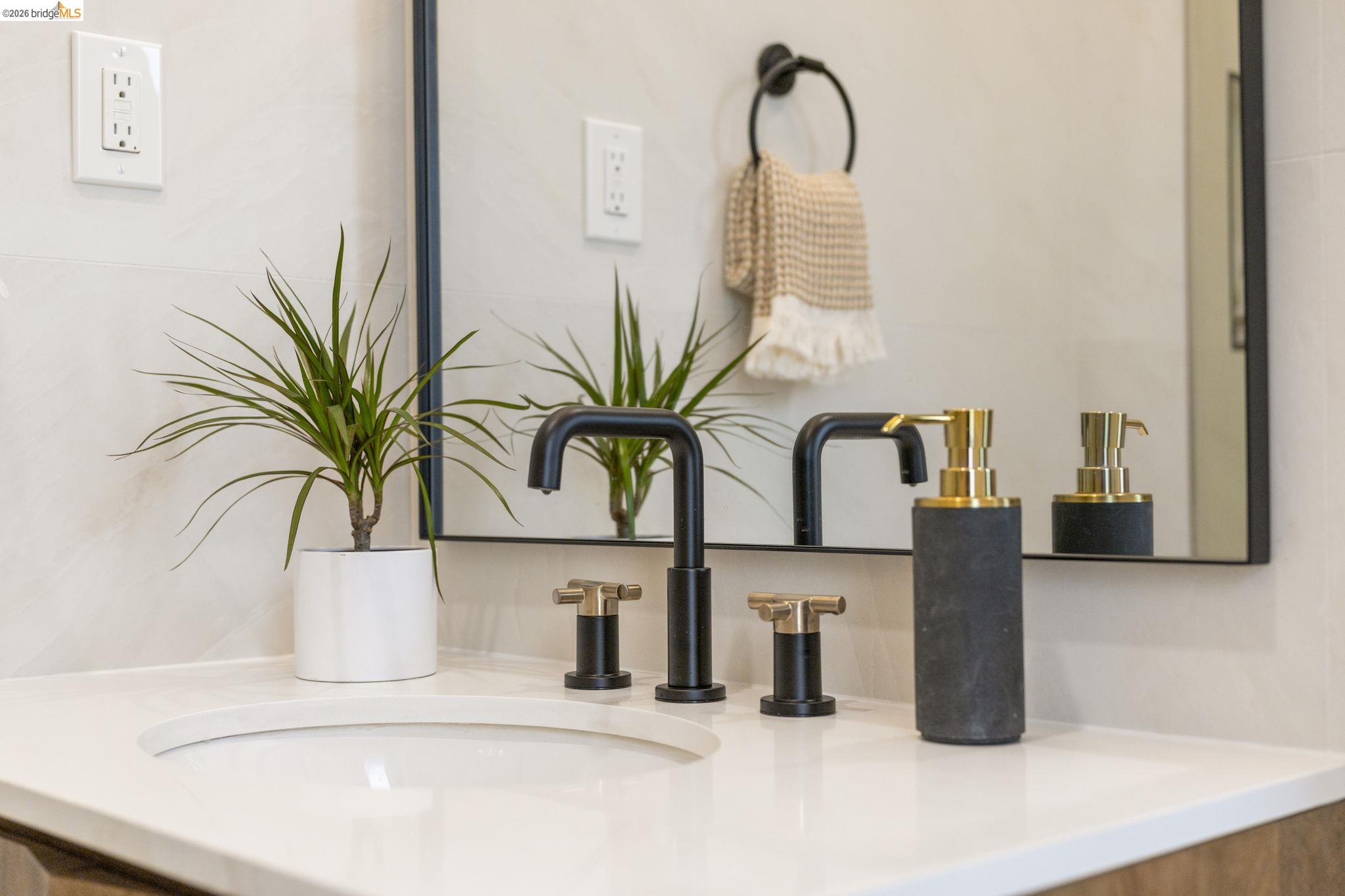 Detail Gallery Image 20 of 42 For 1325 Henry St, Berkeley,  CA 94709 - 3 Beds | 3 Baths