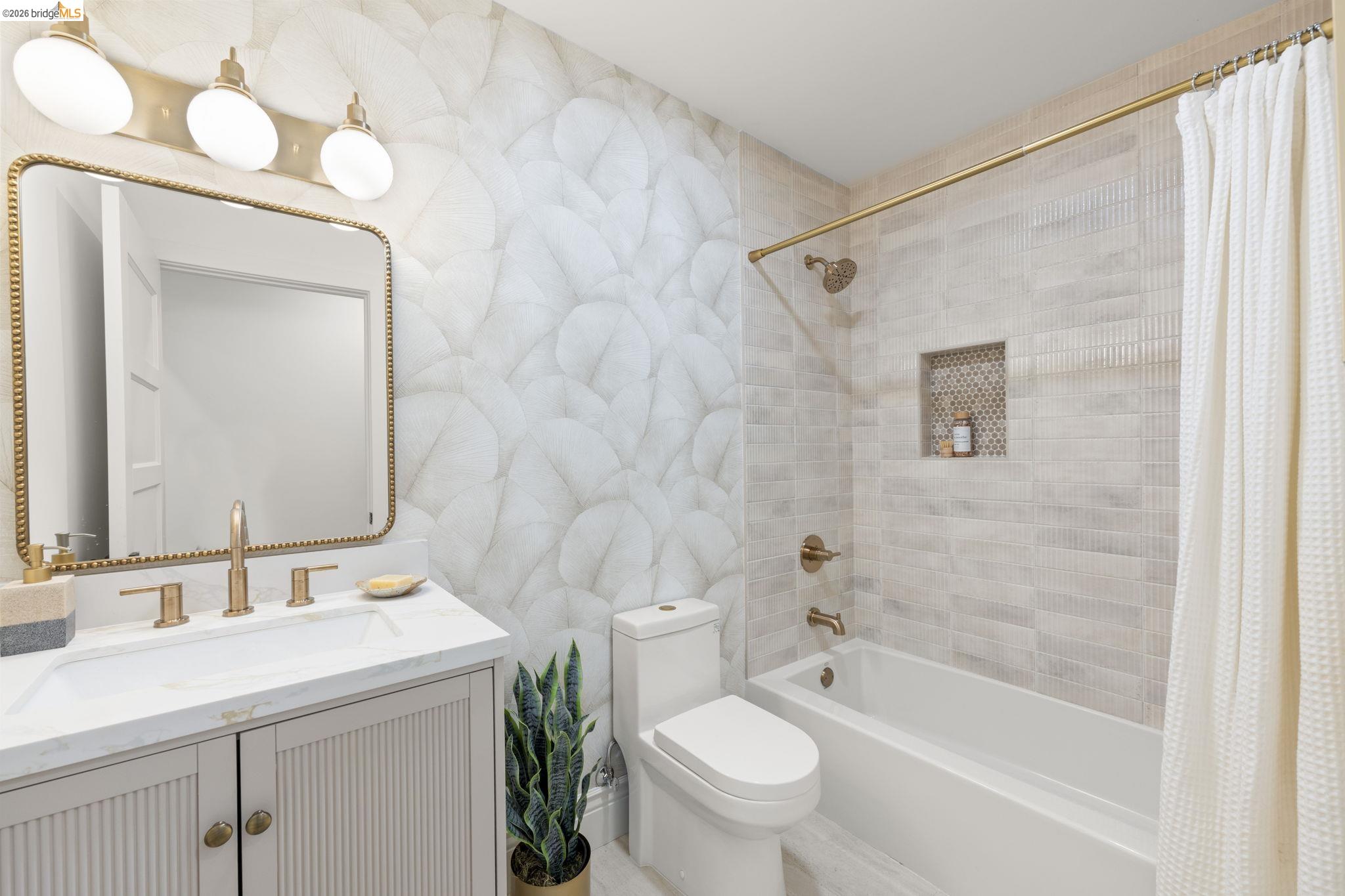 Detail Gallery Image 23 of 42 For 1325 Henry St, Berkeley,  CA 94709 - 3 Beds | 3 Baths