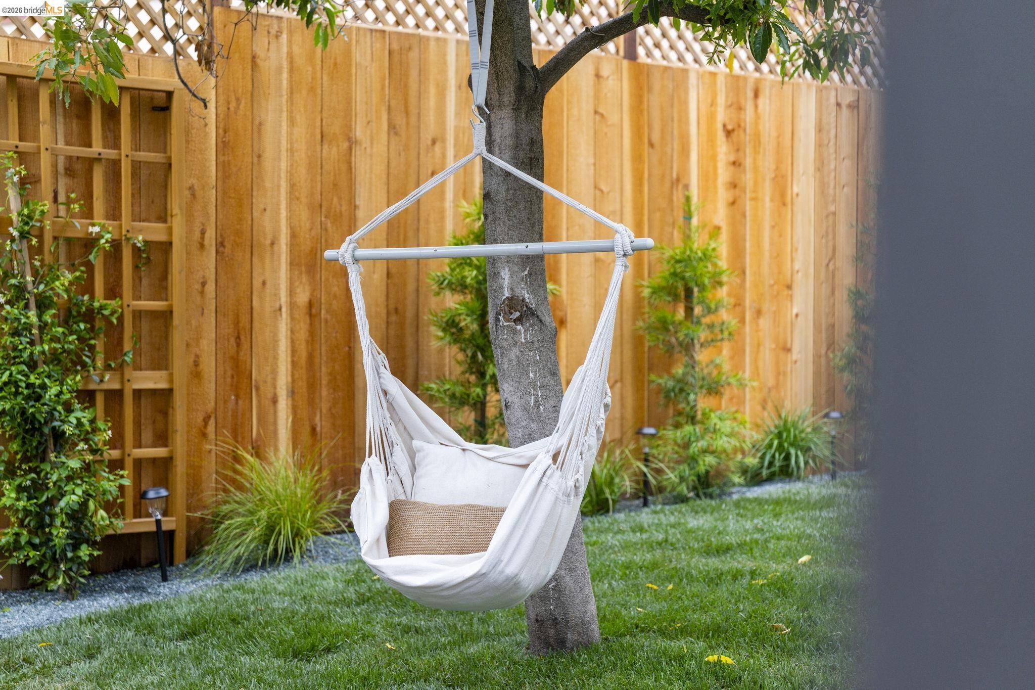 Detail Gallery Image 27 of 42 For 1325 Henry St, Berkeley,  CA 94709 - 3 Beds | 3 Baths