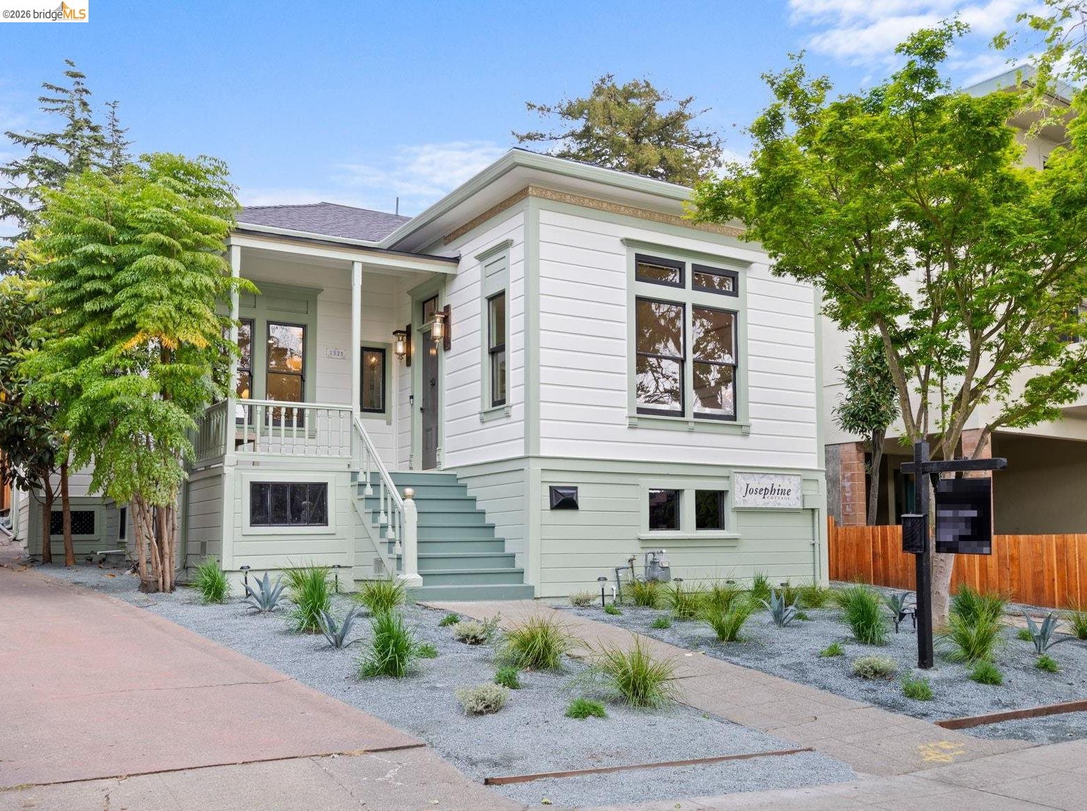 Detail Gallery Image 4 of 42 For 1325 Henry St, Berkeley,  CA 94709 - 3 Beds | 3 Baths