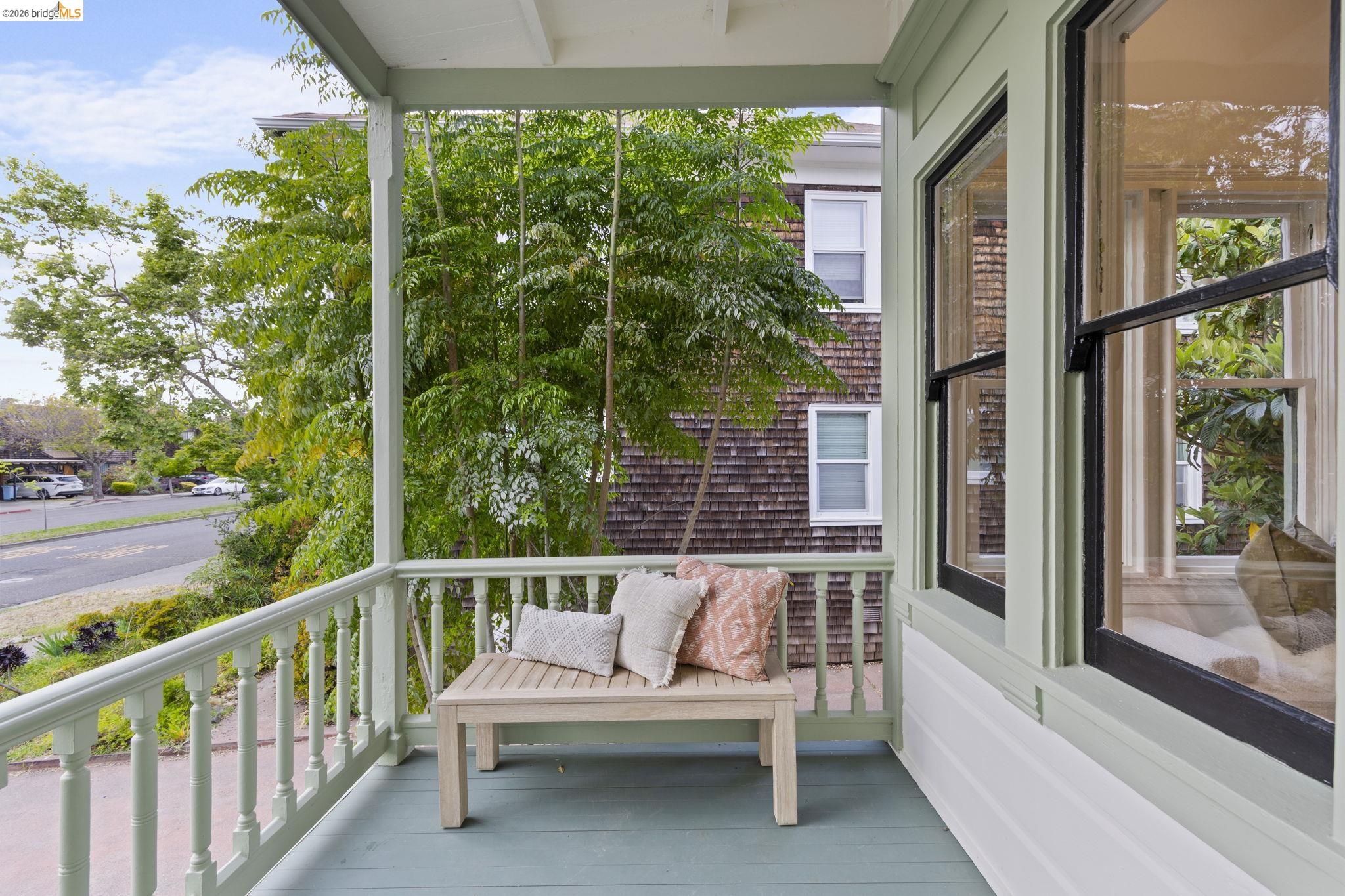 Detail Gallery Image 5 of 42 For 1325 Henry St, Berkeley,  CA 94709 - 3 Beds | 3 Baths