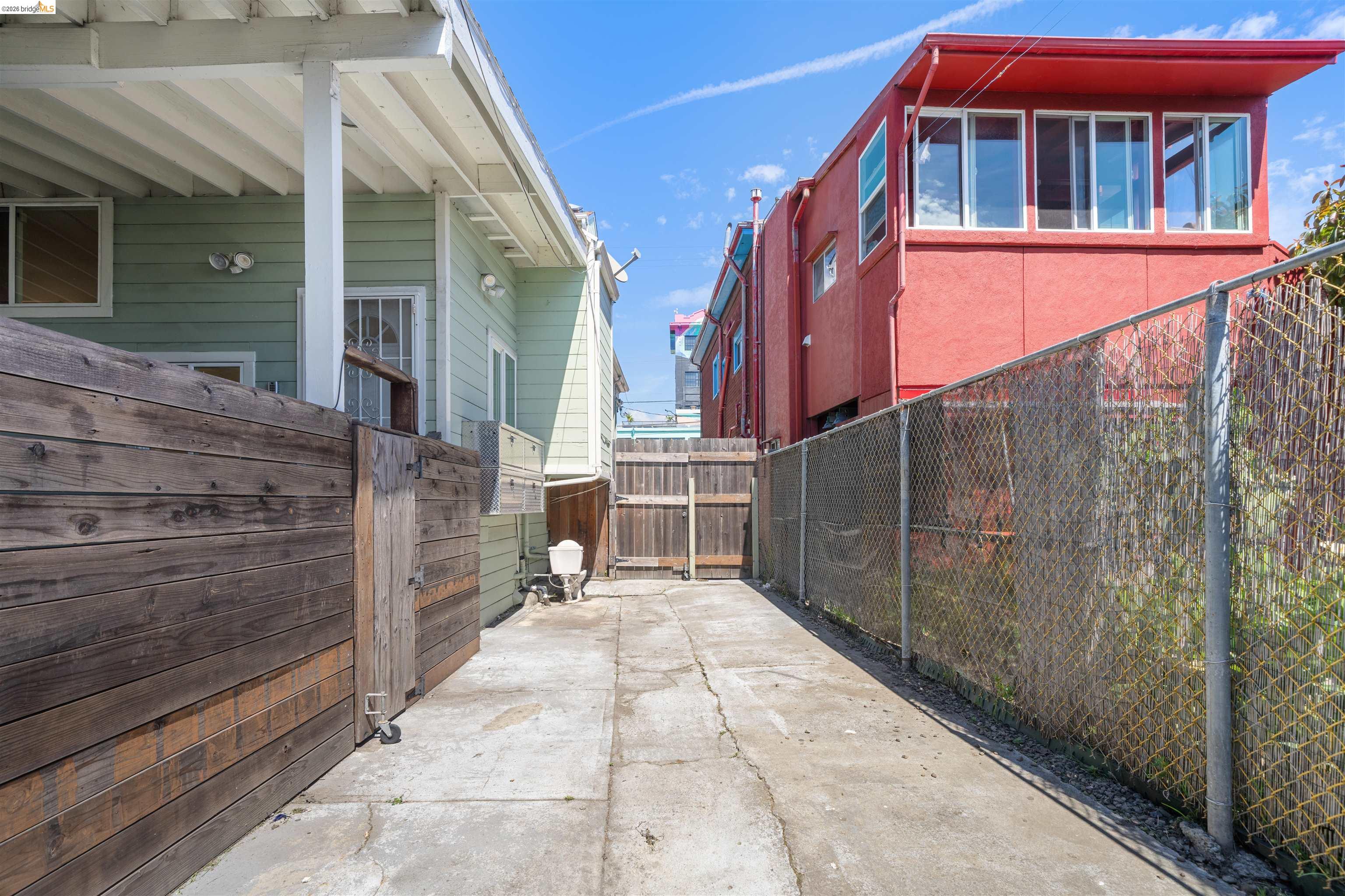 2735 11Th St, Oakland, CA, 94601