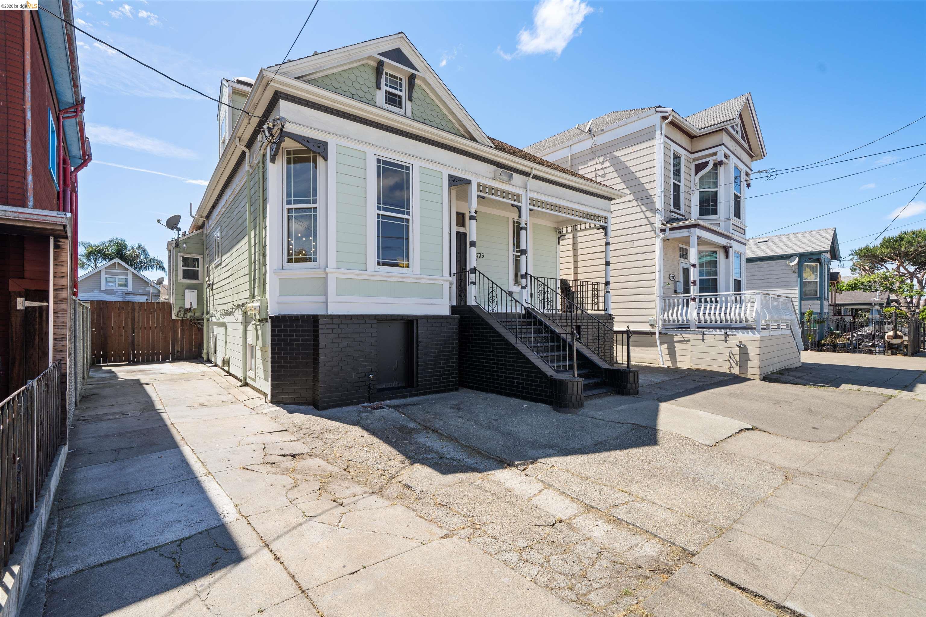 Detail Gallery Image 2 of 59 For 2735 E 11th St, Oakland,  CA 94601 - – Beds | – Baths