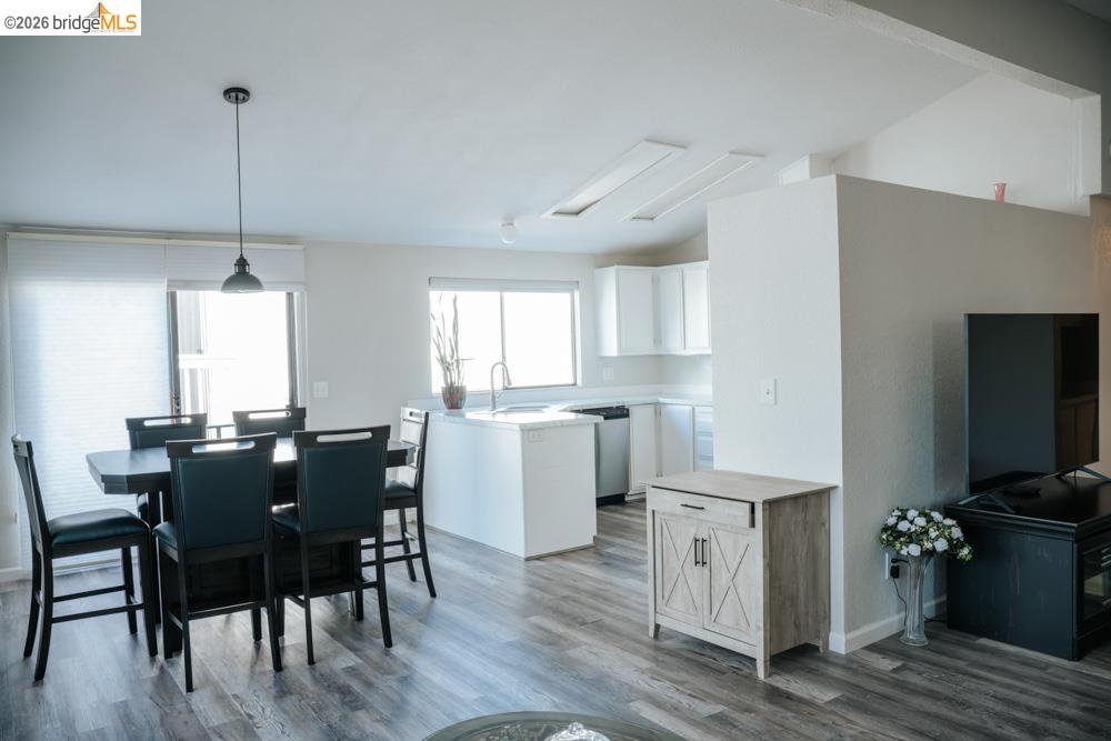 Detail Gallery Image 2 of 36 For 1909 Strasbourg Ln, Antioch,  CA 94509 - 2 Beds | 2 Baths