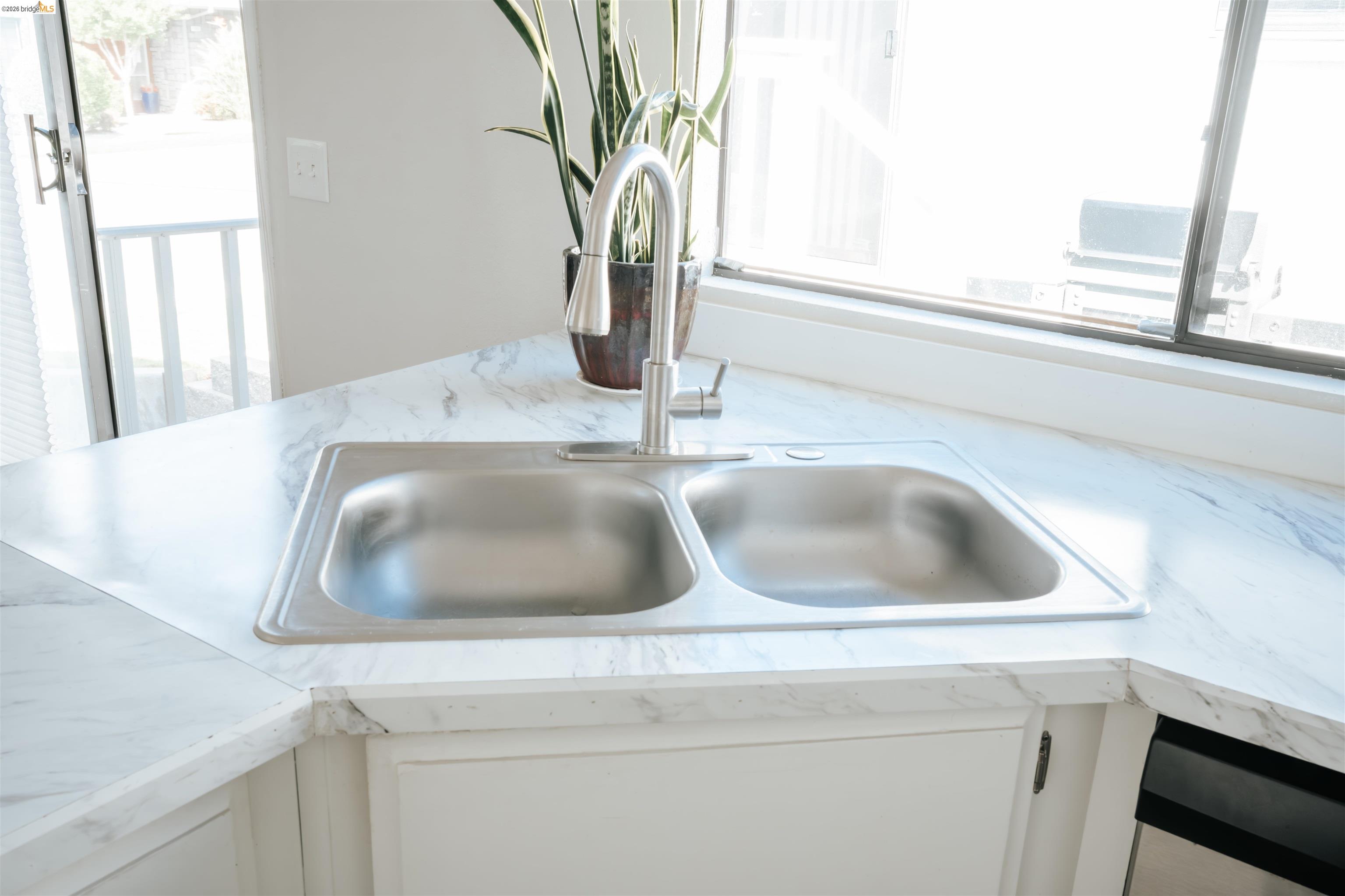 Detail Gallery Image 12 of 36 For 1909 Strasbourg Ln, Antioch,  CA 94509 - 2 Beds | 2 Baths