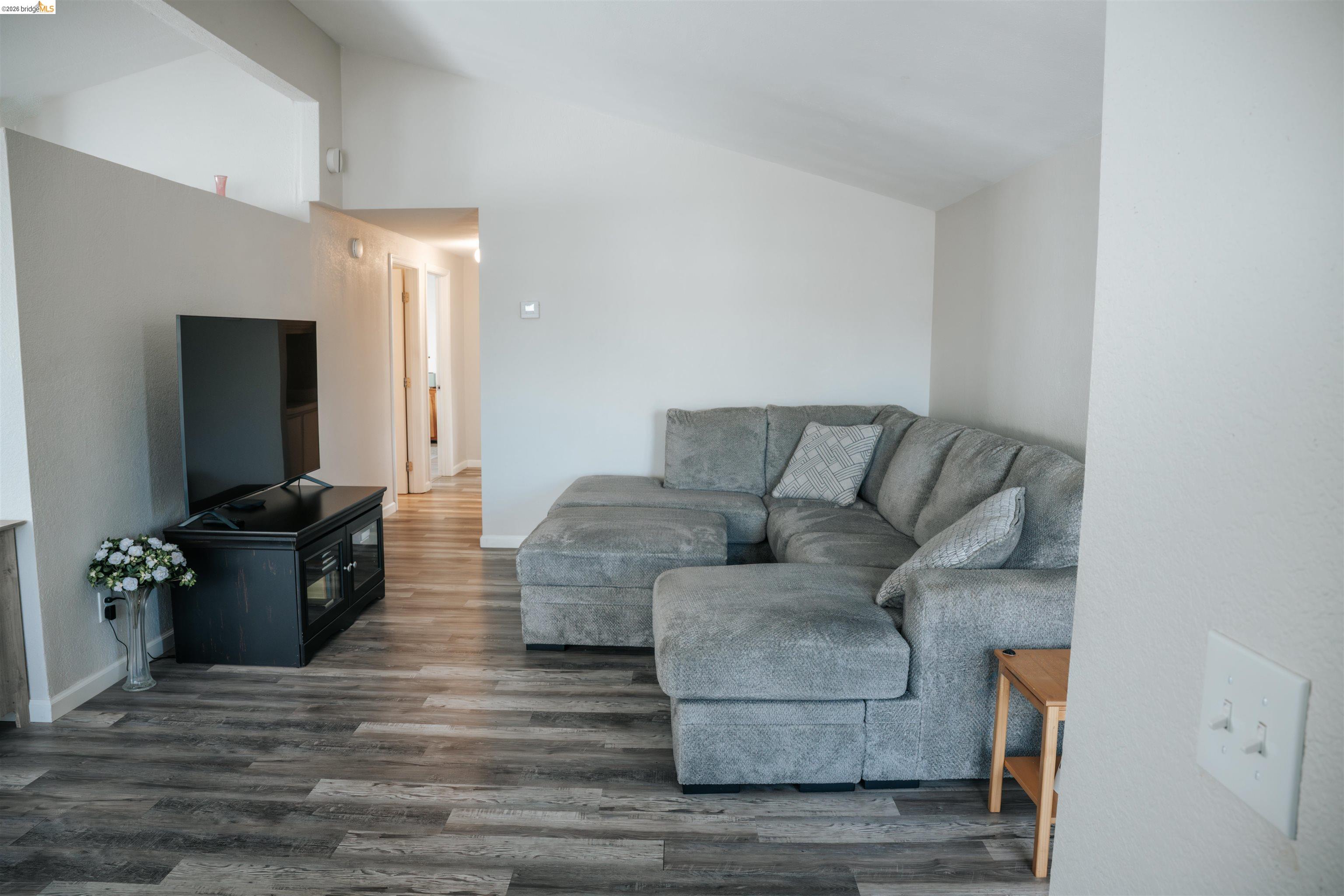 Detail Gallery Image 13 of 36 For 1909 Strasbourg Ln, Antioch,  CA 94509 - 2 Beds | 2 Baths