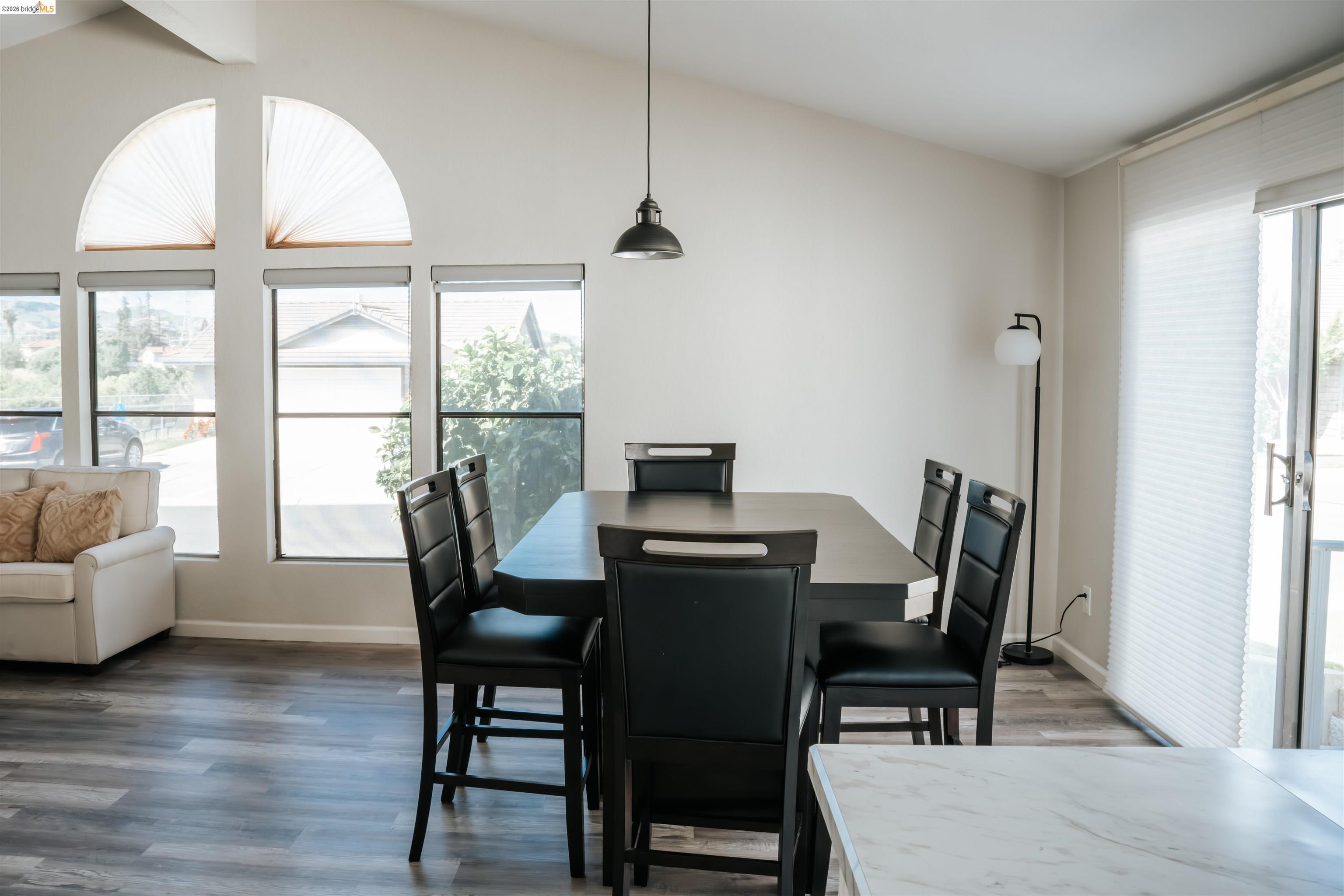 Detail Gallery Image 3 of 36 For 1909 Strasbourg Ln, Antioch,  CA 94509 - 2 Beds | 2 Baths