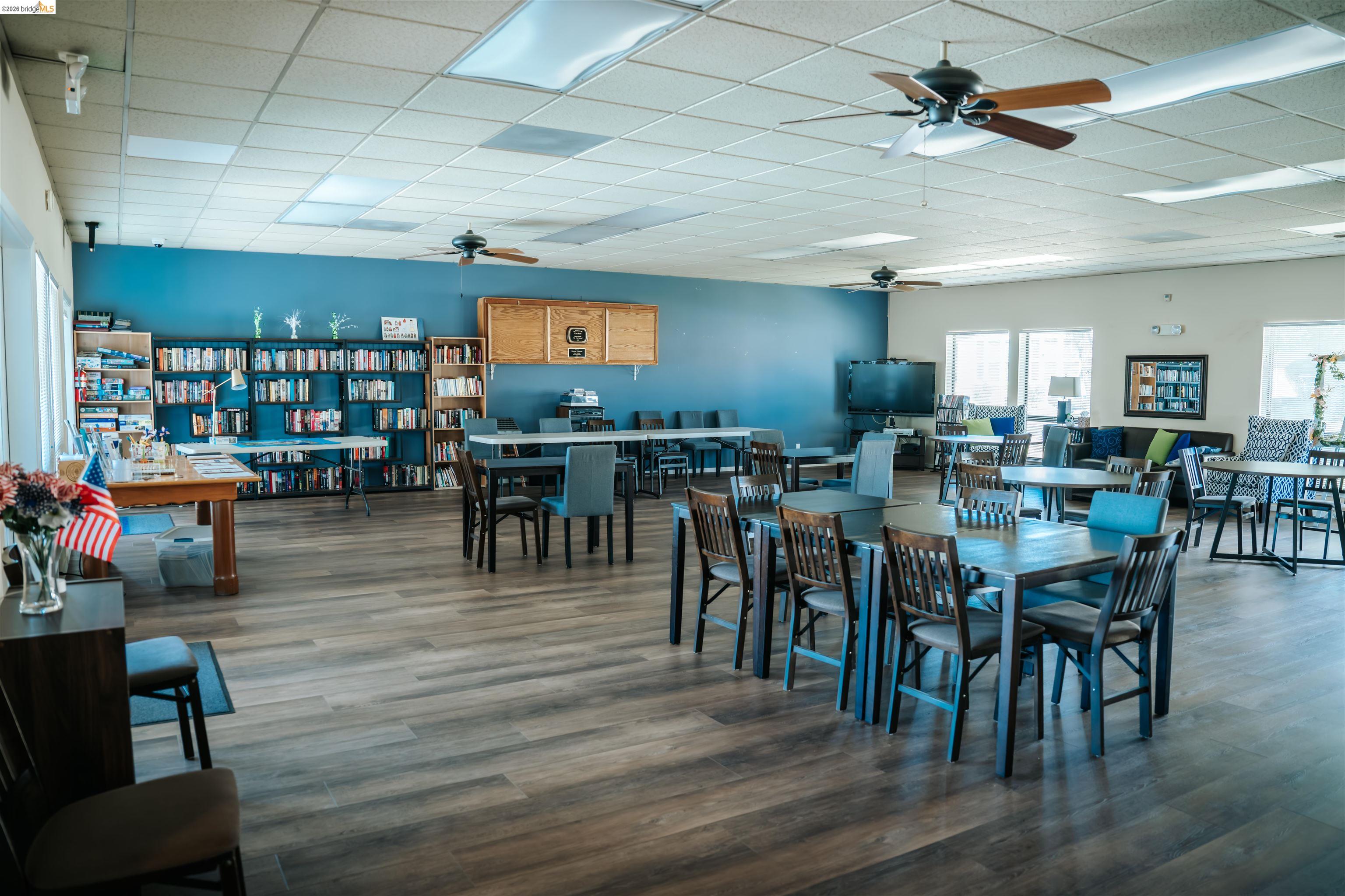 Detail Gallery Image 33 of 36 For 1909 Strasbourg Ln, Antioch,  CA 94509 - 2 Beds | 2 Baths