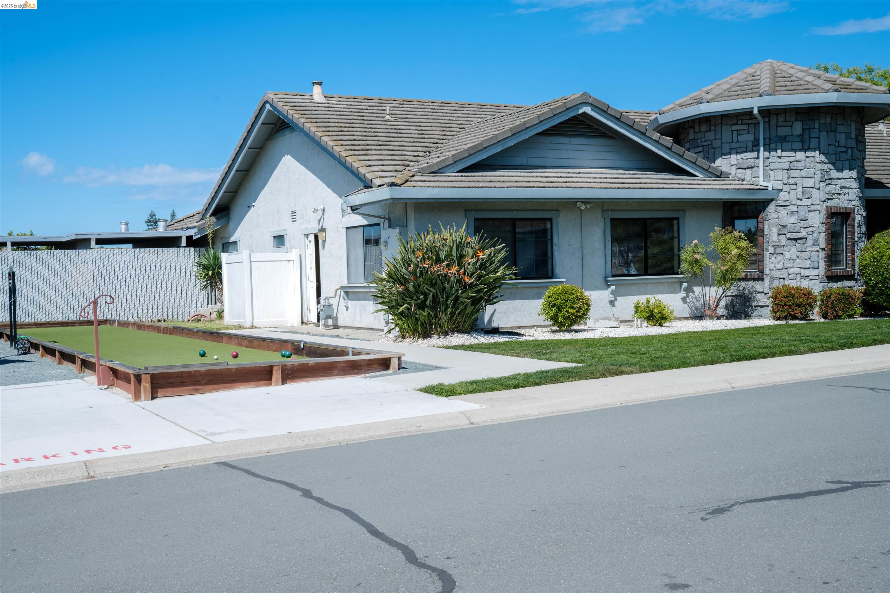 Detail Gallery Image 34 of 36 For 1909 Strasbourg Ln, Antioch,  CA 94509 - 2 Beds | 2 Baths