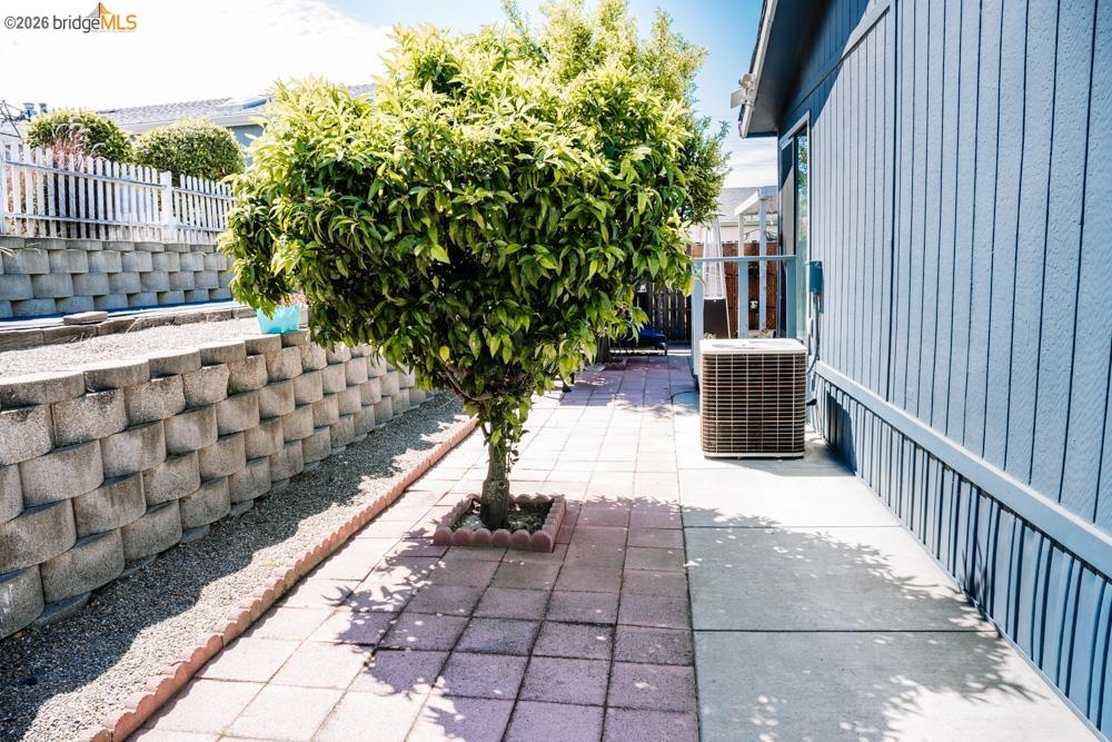 Detail Gallery Image 8 of 36 For 1909 Strasbourg Ln, Antioch,  CA 94509 - 2 Beds | 2 Baths